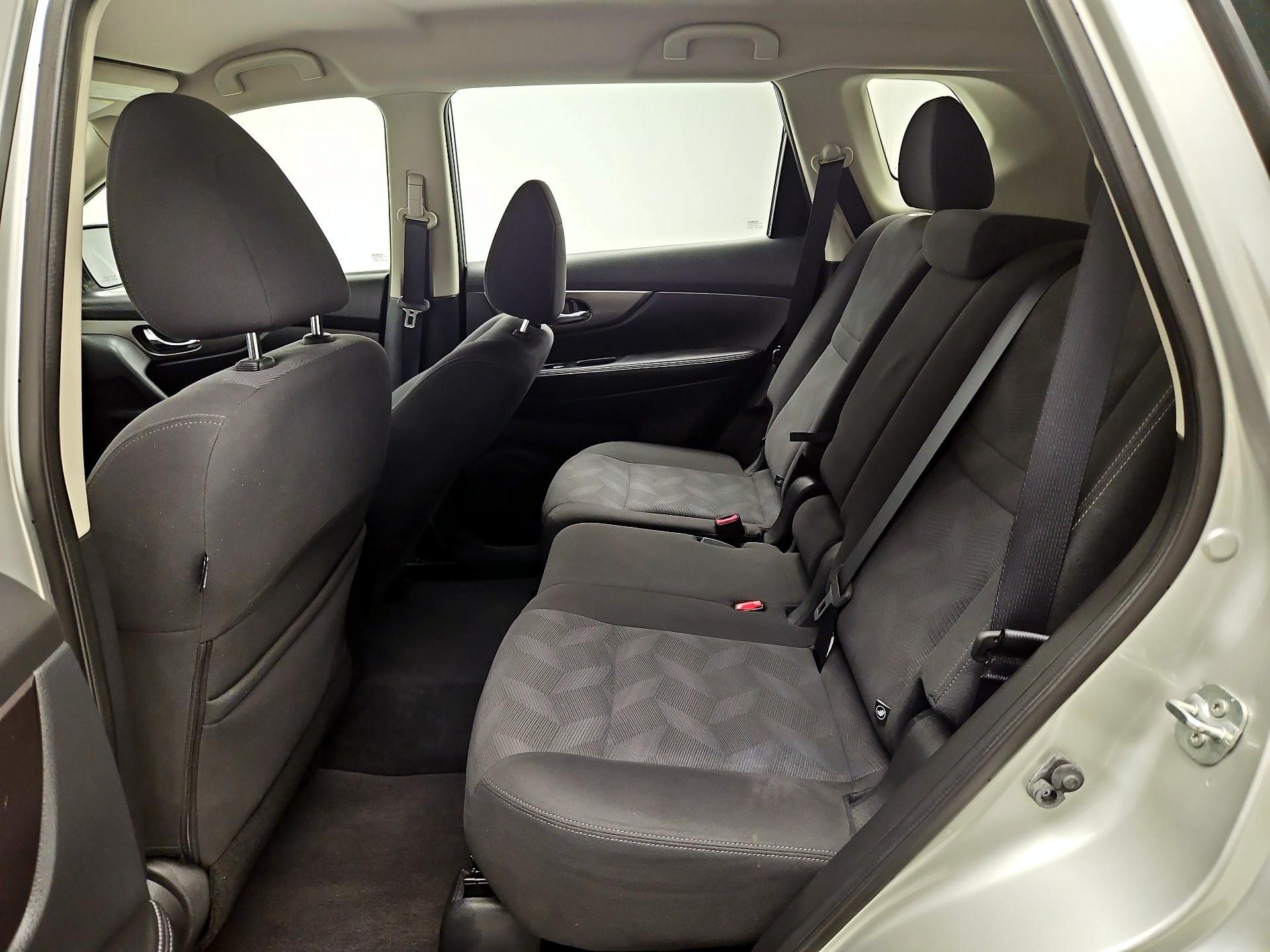 Thumbnail: 2016 Nissan Rogue - 17