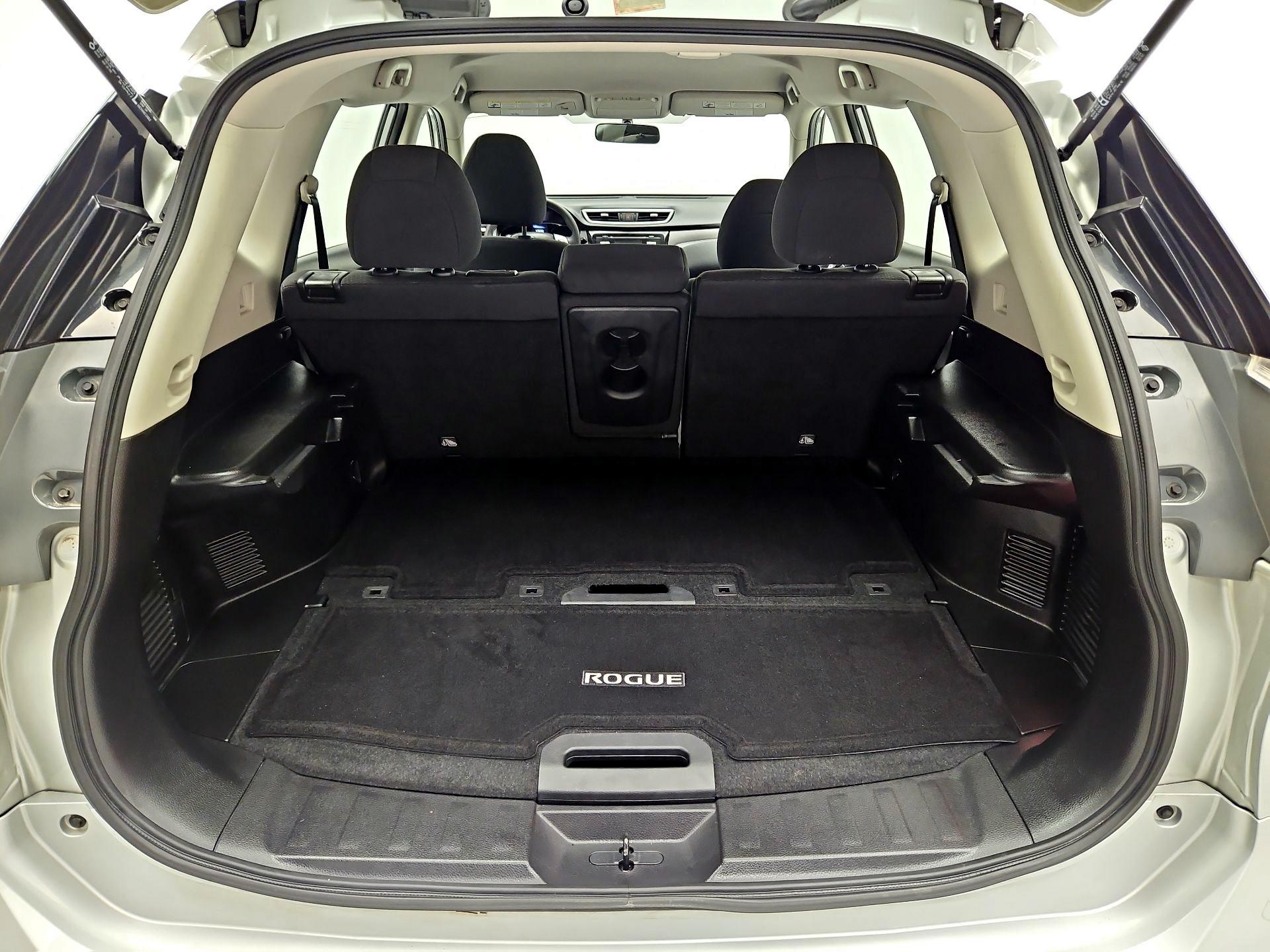 Thumbnail: 2016 Nissan Rogue - 18