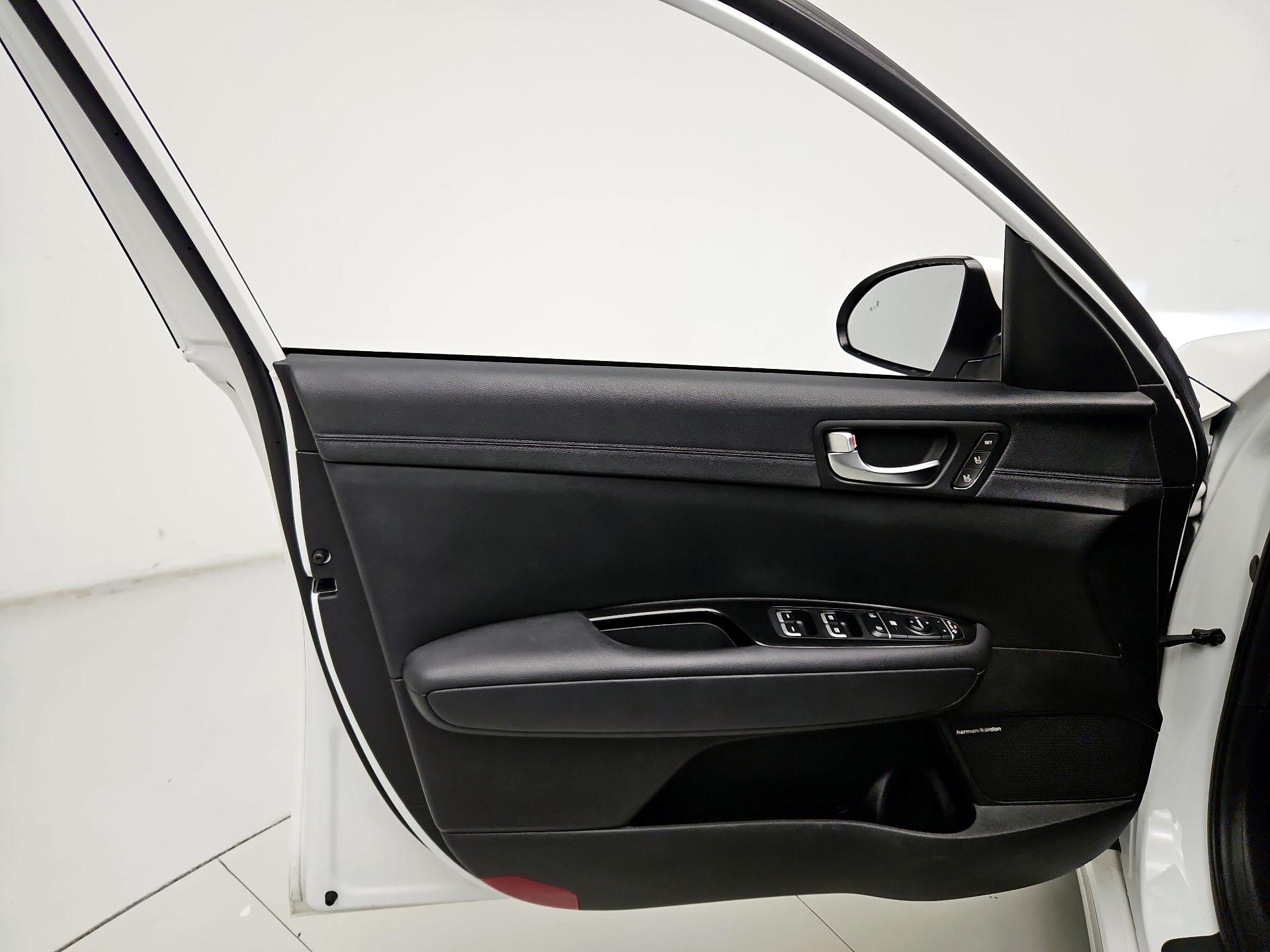 Thumbnail: 2018 Kia Optima - 12