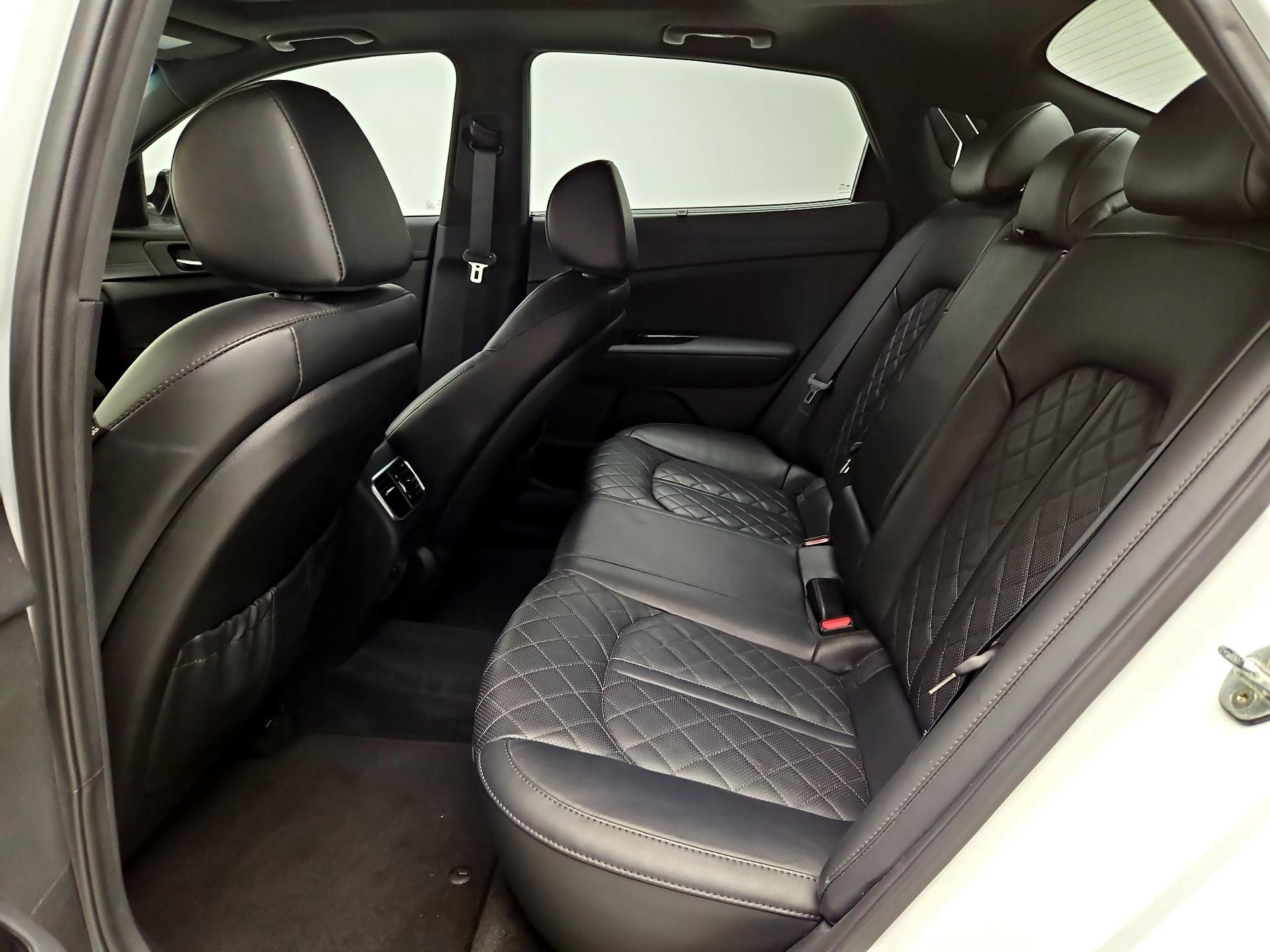 Thumbnail: 2018 Kia Optima - 17