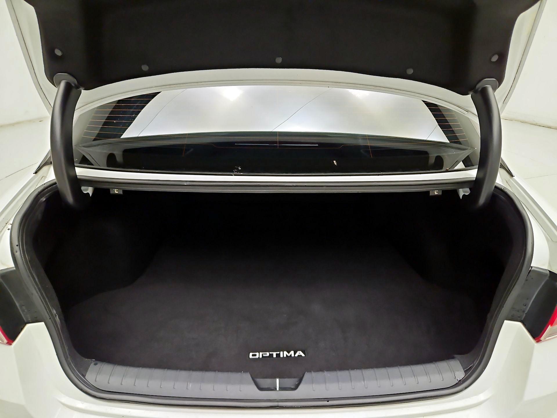 Thumbnail: 2018 Kia Optima - 18