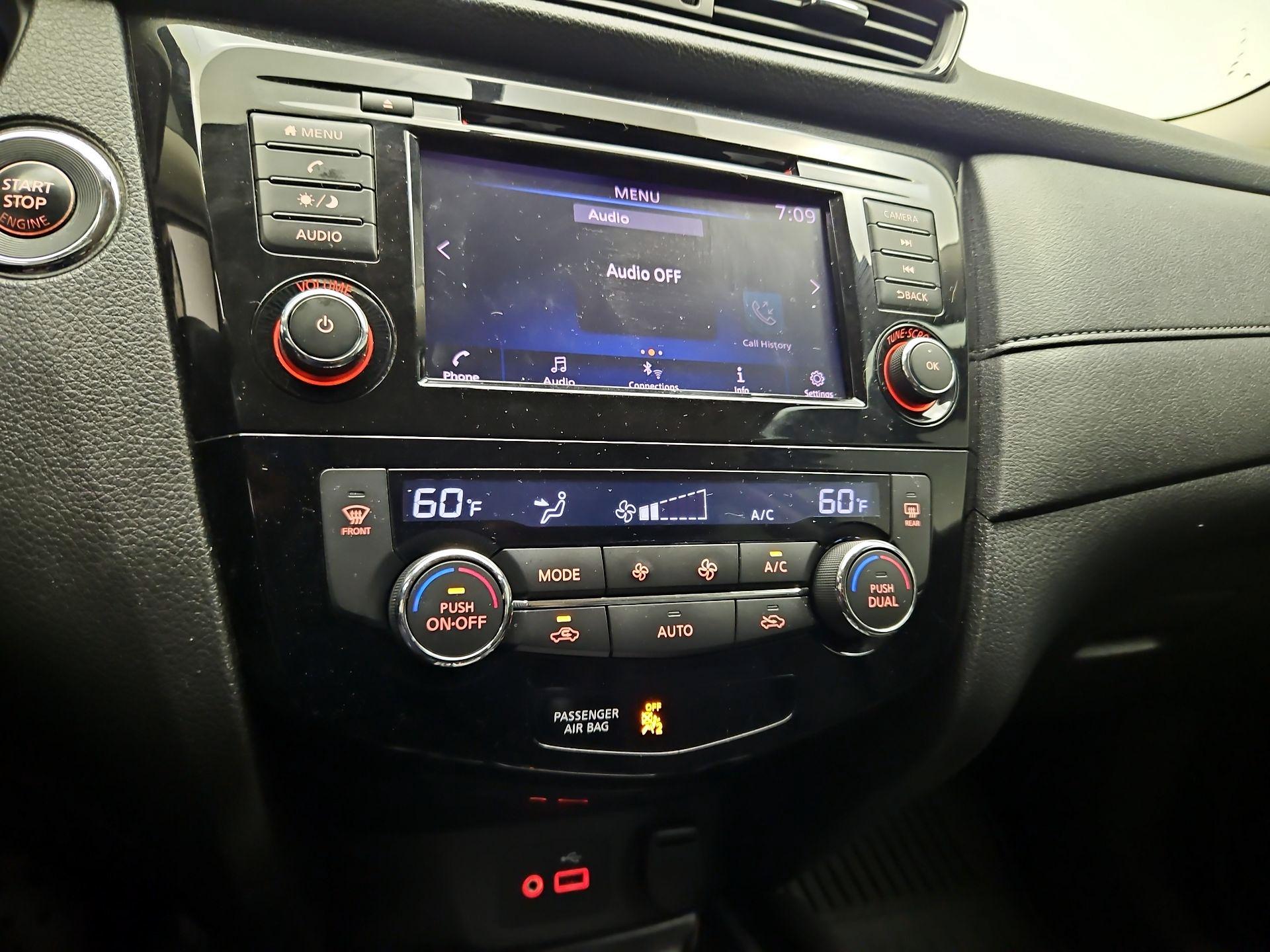 Thumbnail: 2018 Nissan Rogue - 15