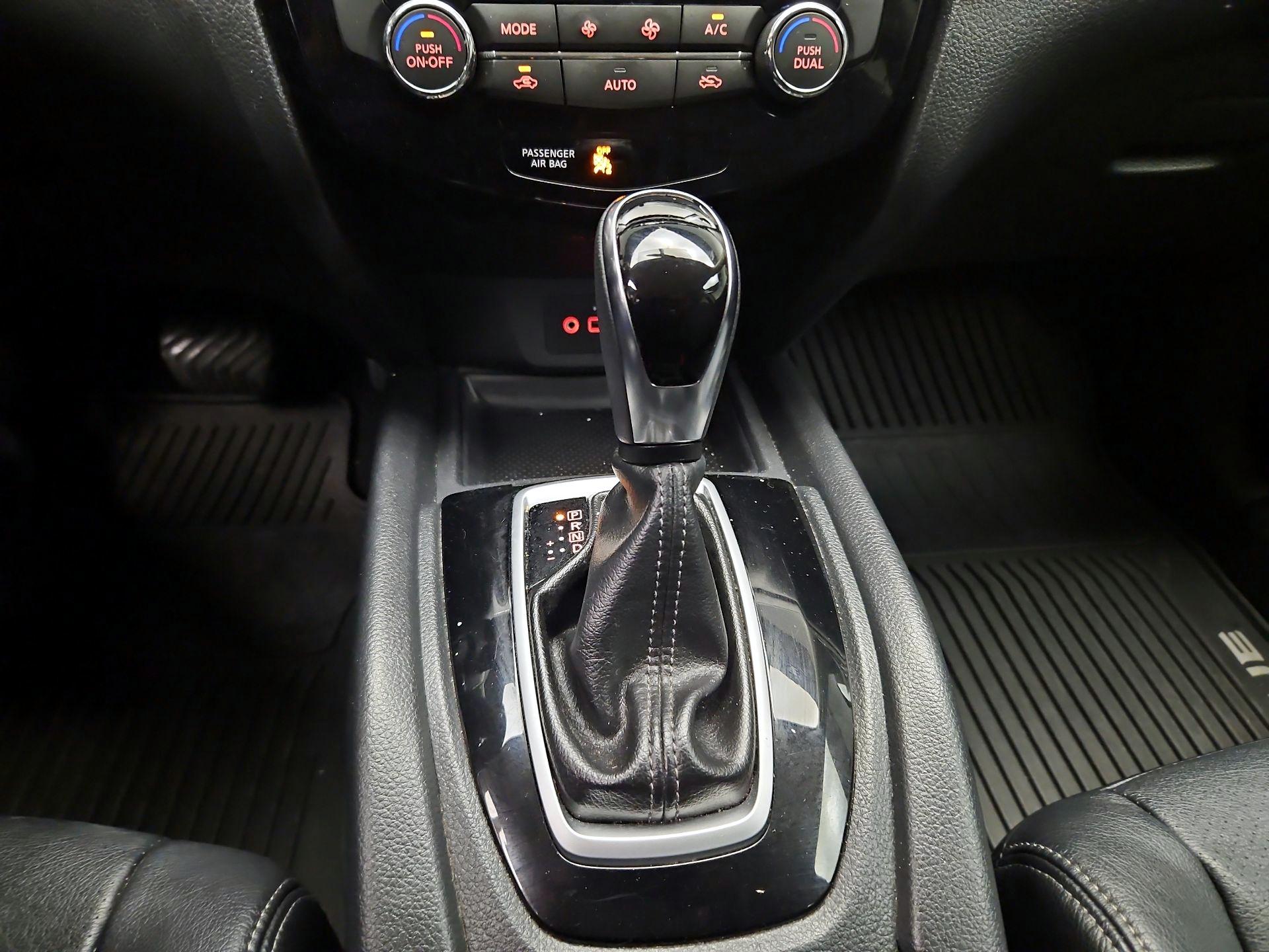 Thumbnail: 2018 Nissan Rogue - 16