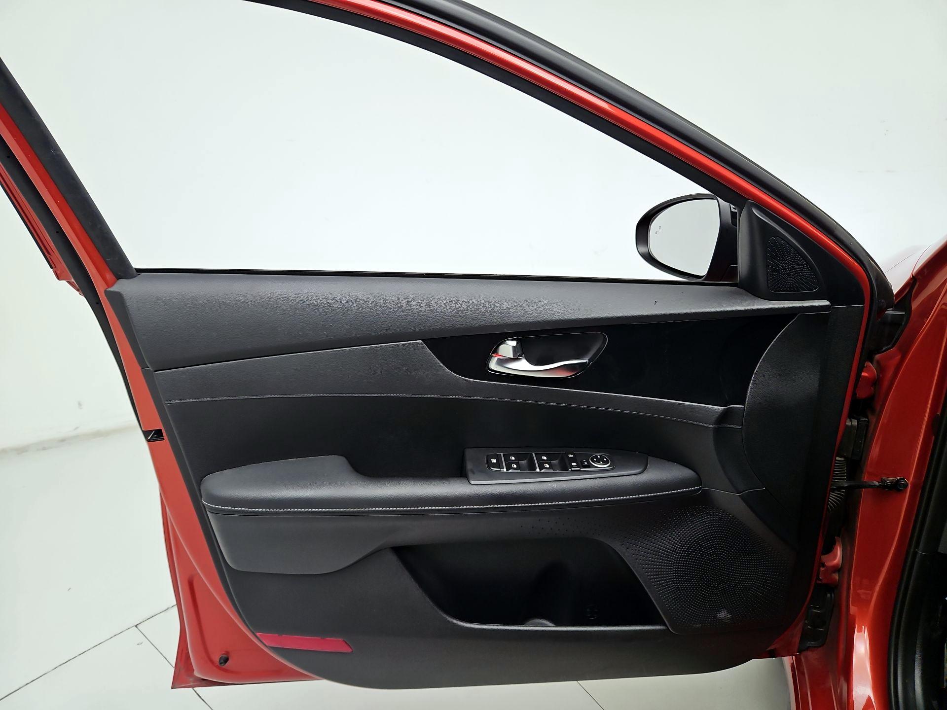 Thumbnail: 2022 Kia Forte - 12