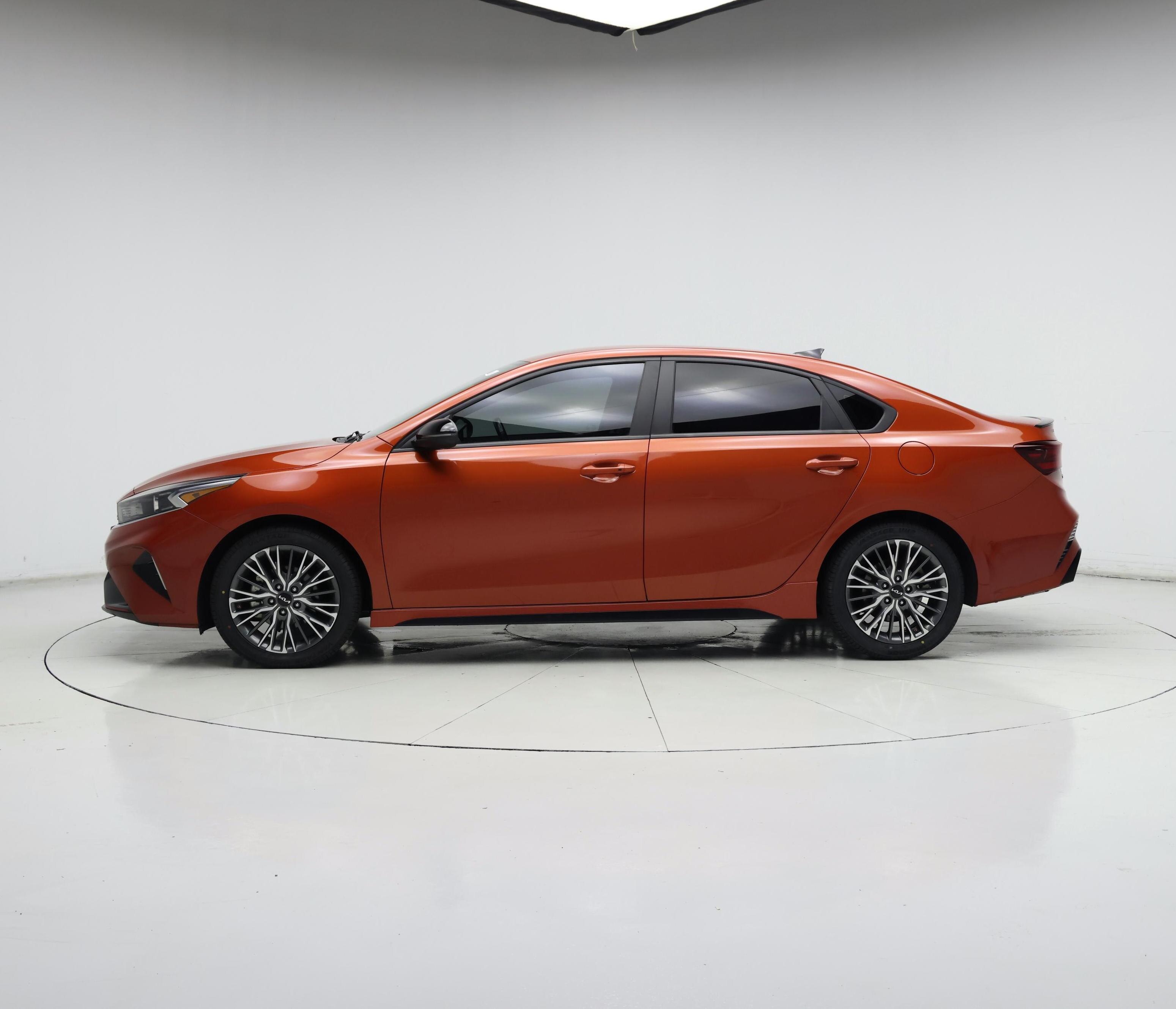 Thumbnail: 2022 Kia Forte - 3