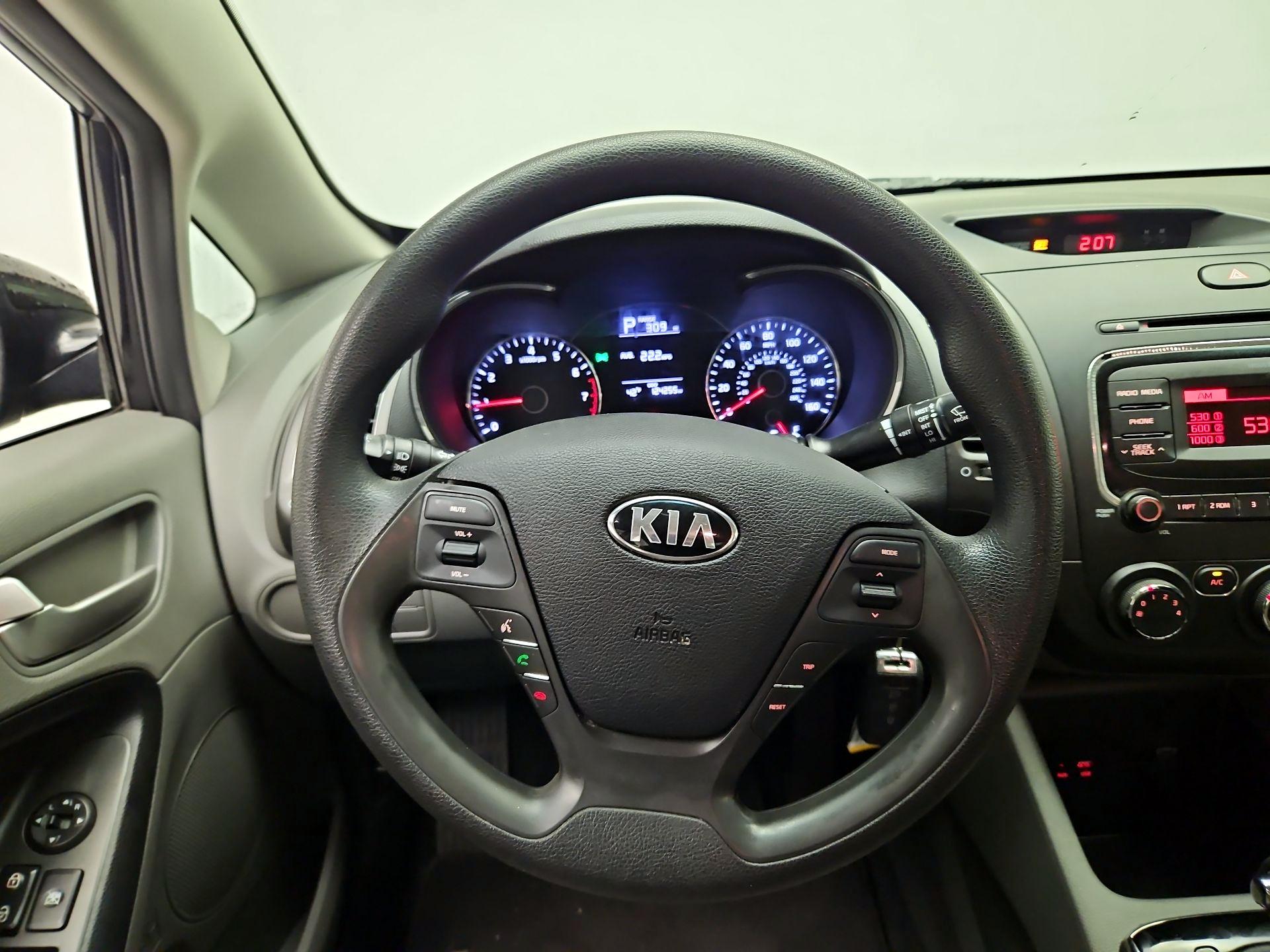 Thumbnail: 2017 Kia Forte - 10