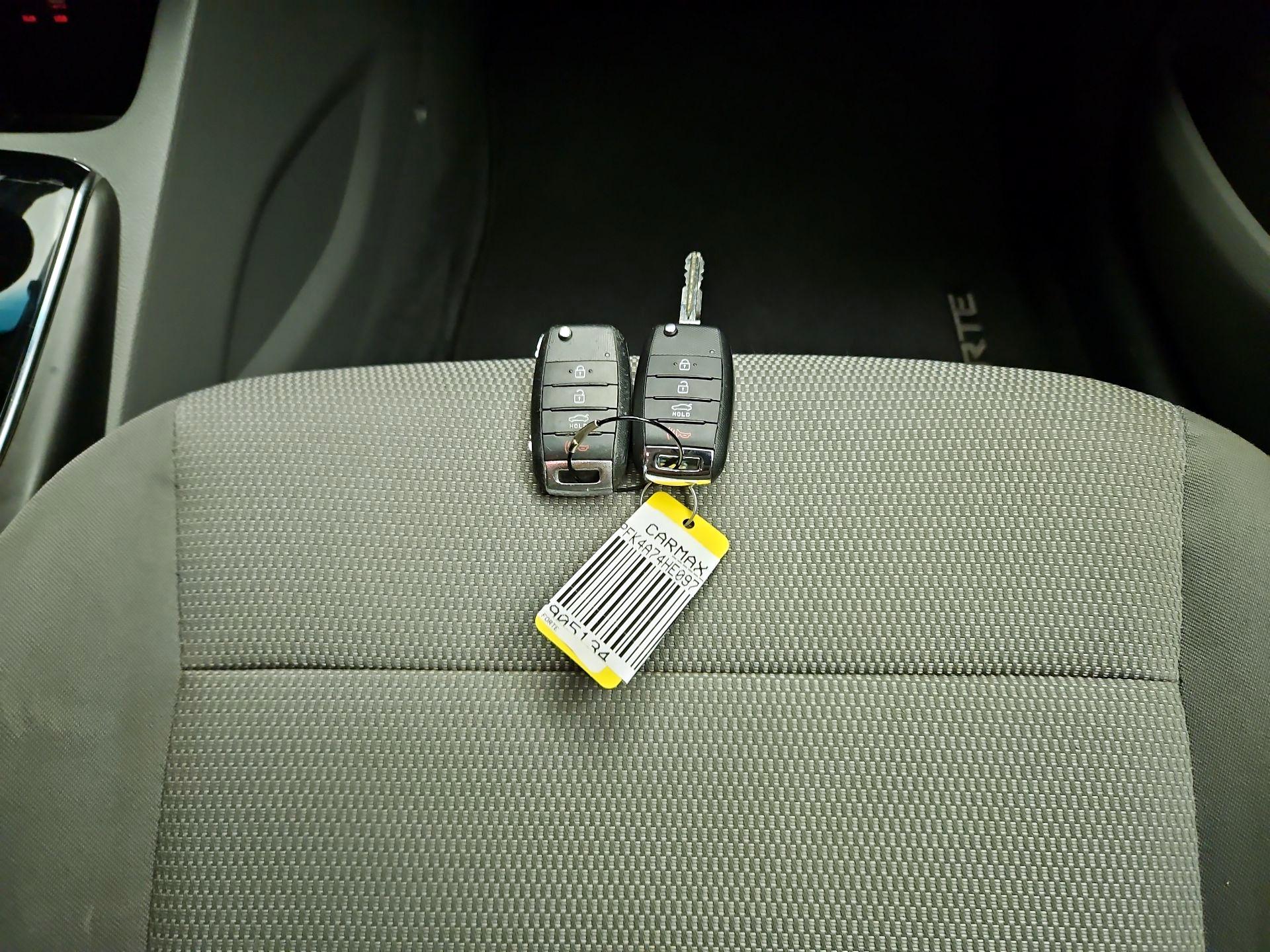 Thumbnail: 2017 Kia Forte - 19