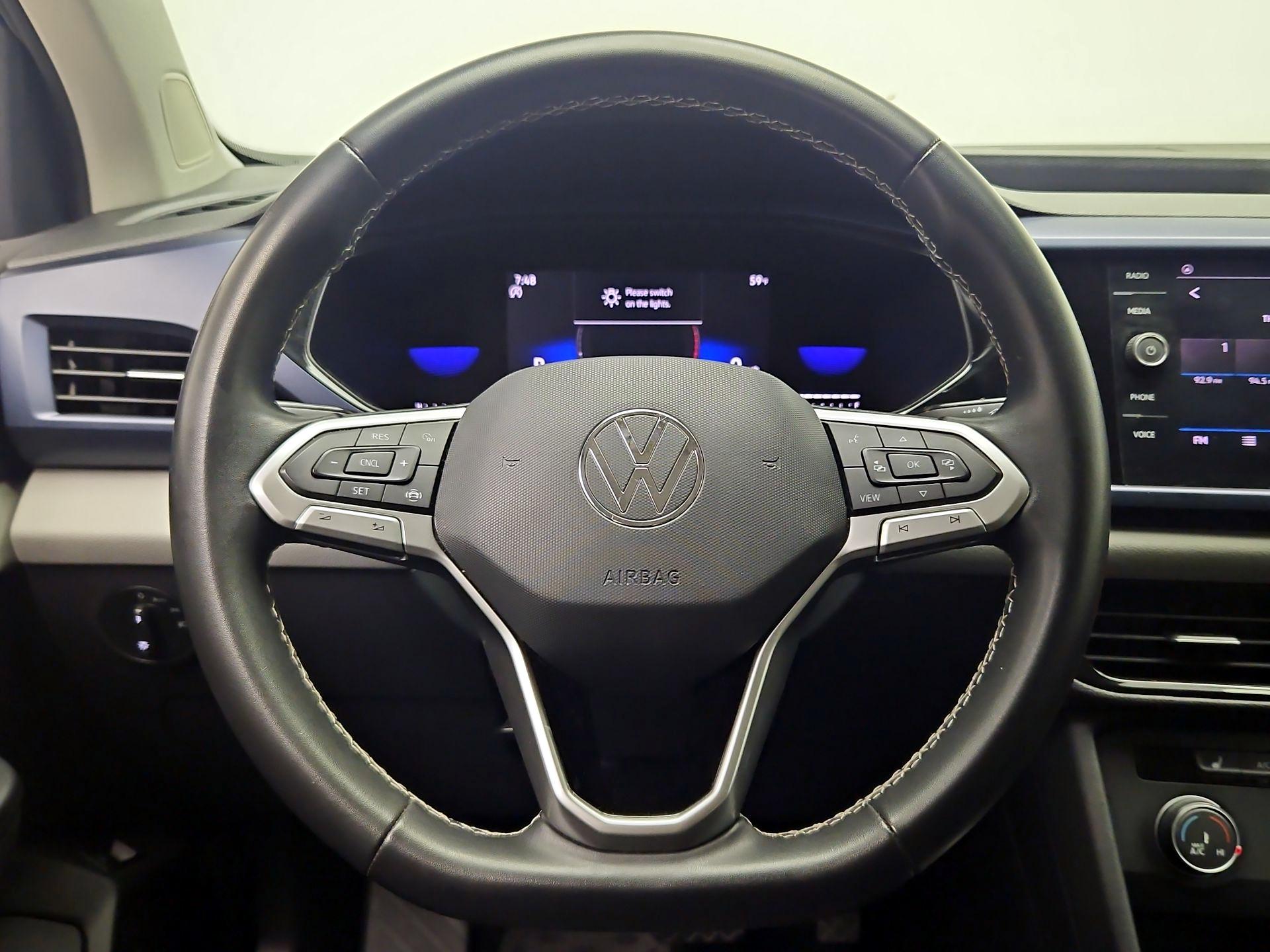 Thumbnail: 2022 Volkswagen Taos - 10