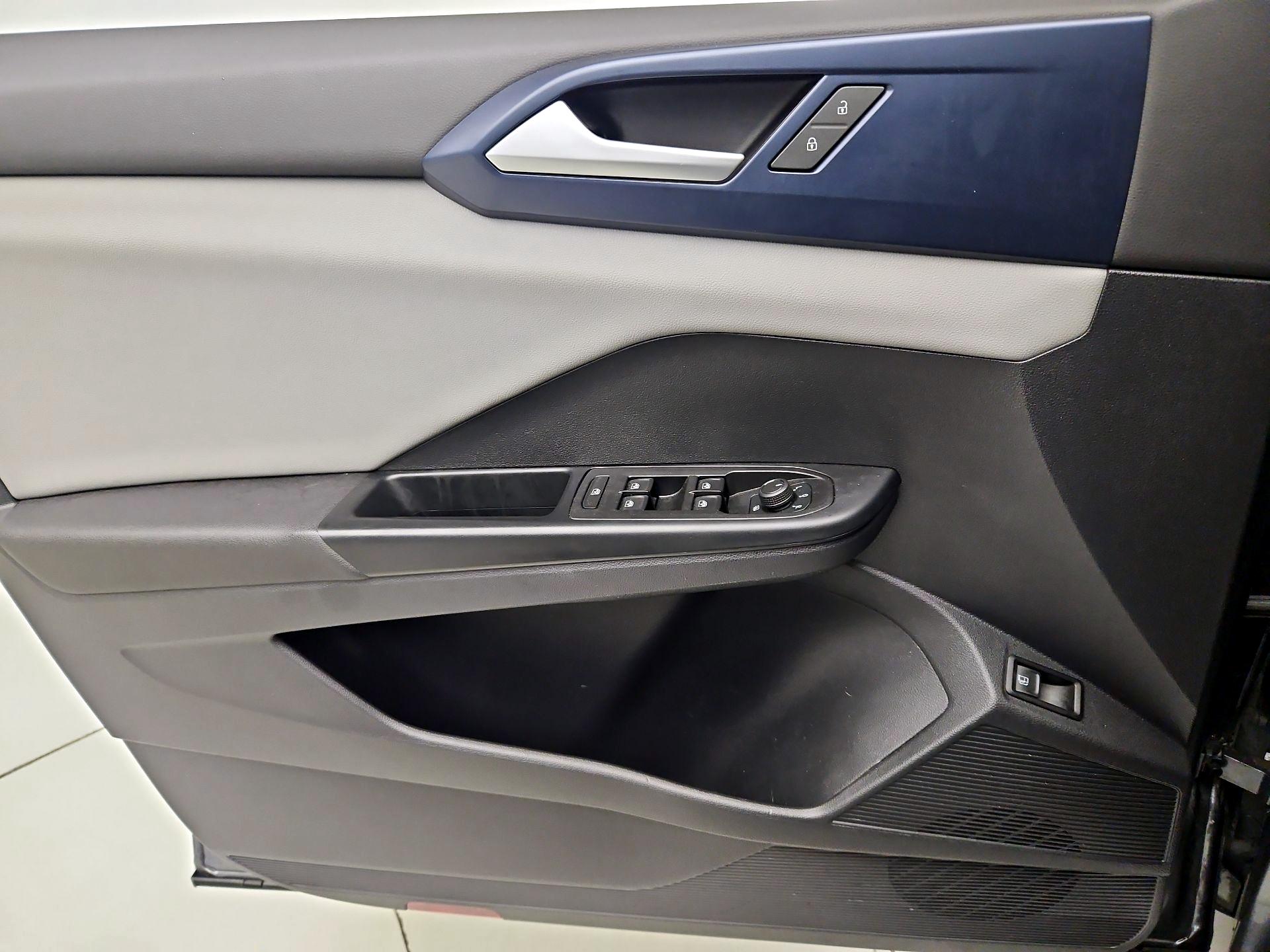 Thumbnail: 2022 Volkswagen Taos - 12