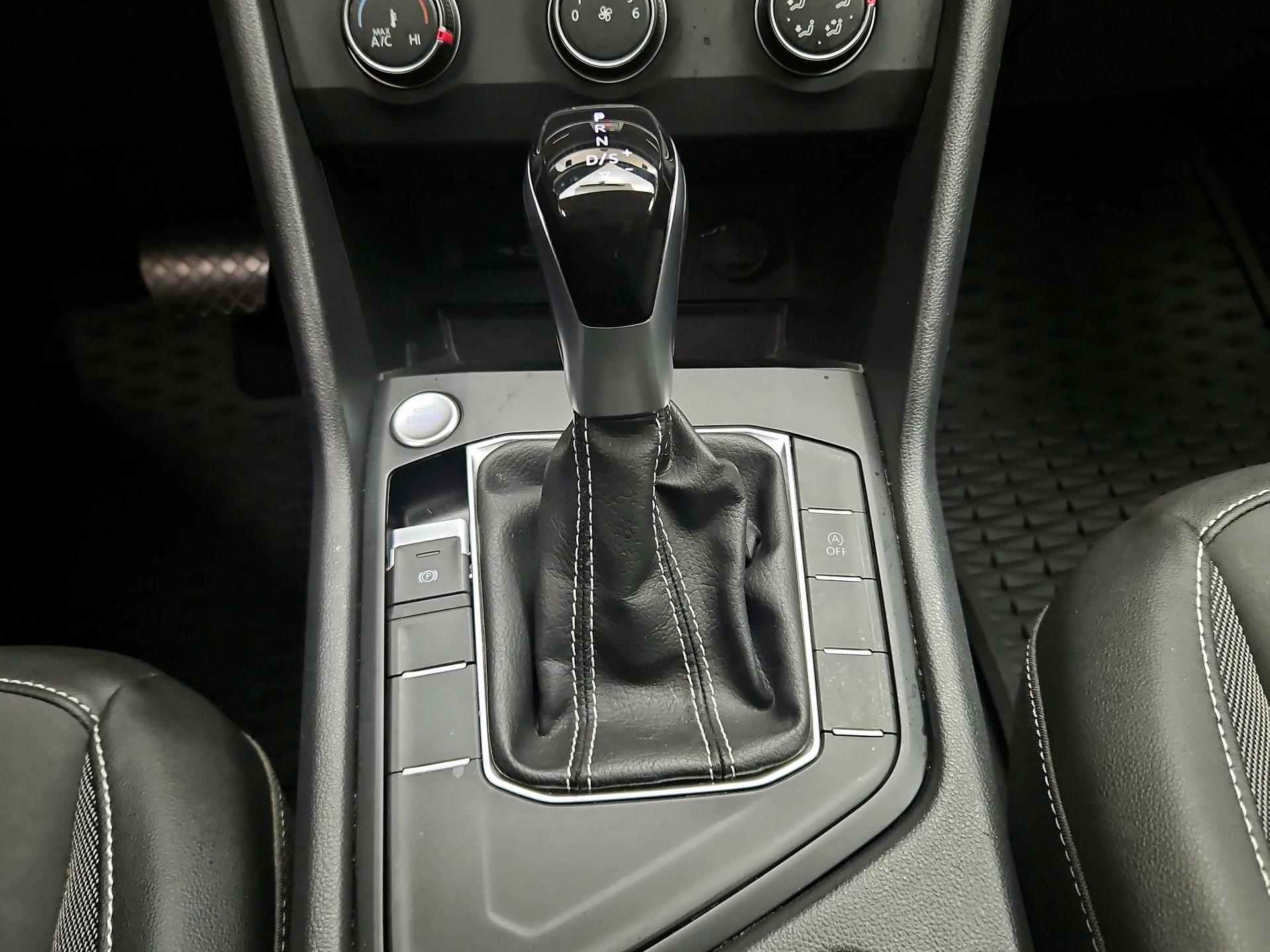 Thumbnail: 2022 Volkswagen Taos - 17