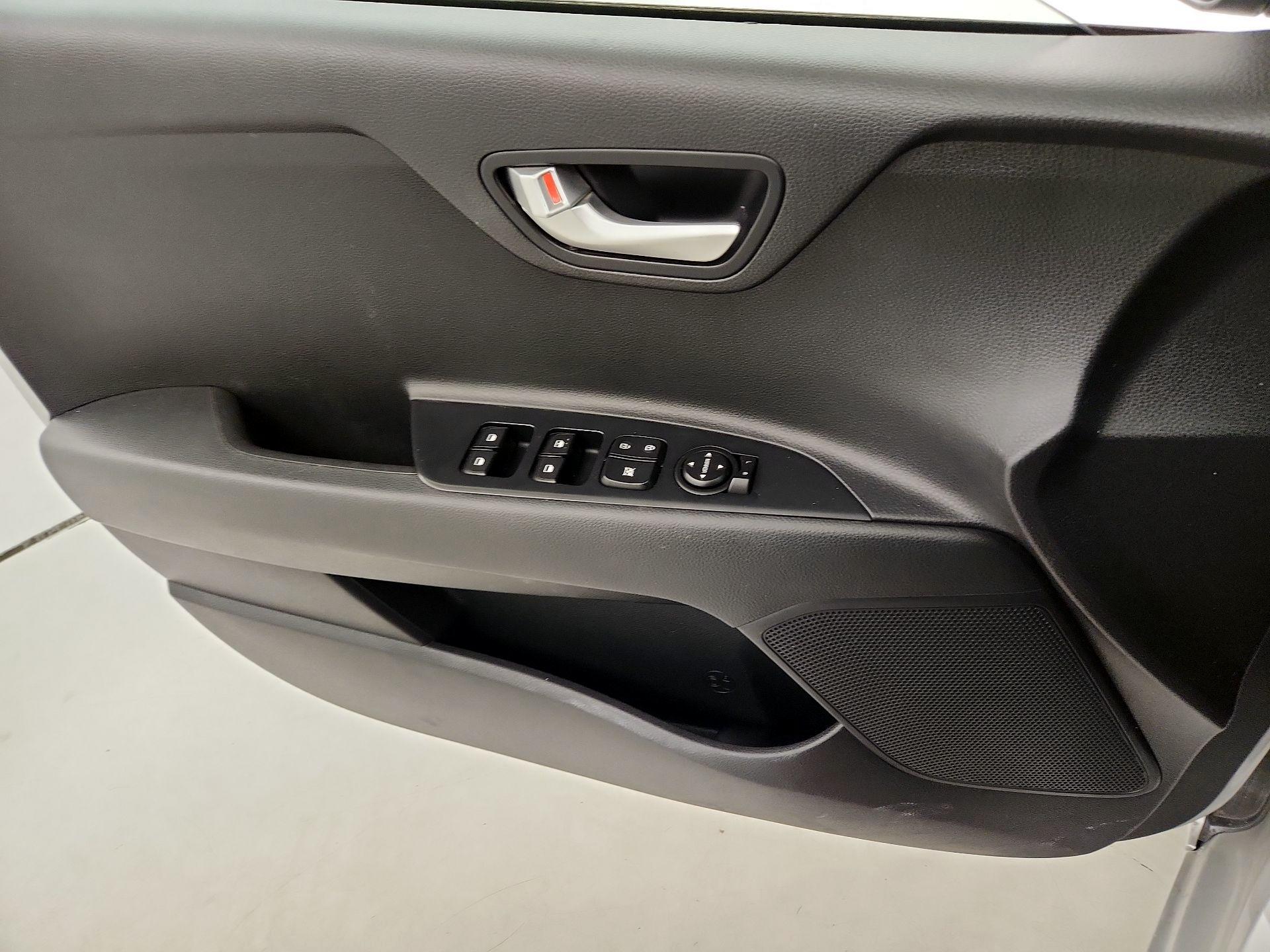 Thumbnail: 2022 Kia Rio - 12