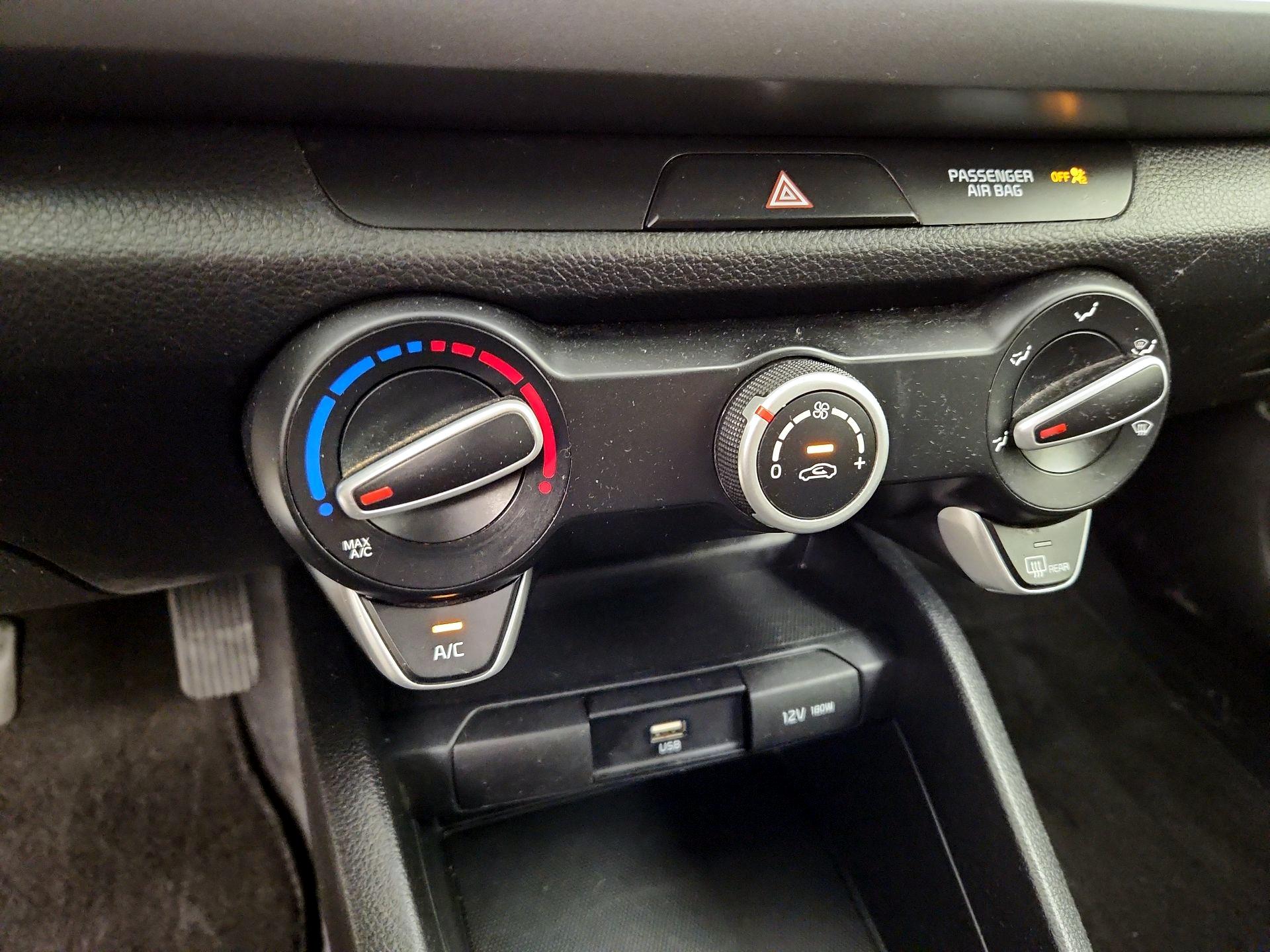 Thumbnail: 2022 Kia Rio - 16