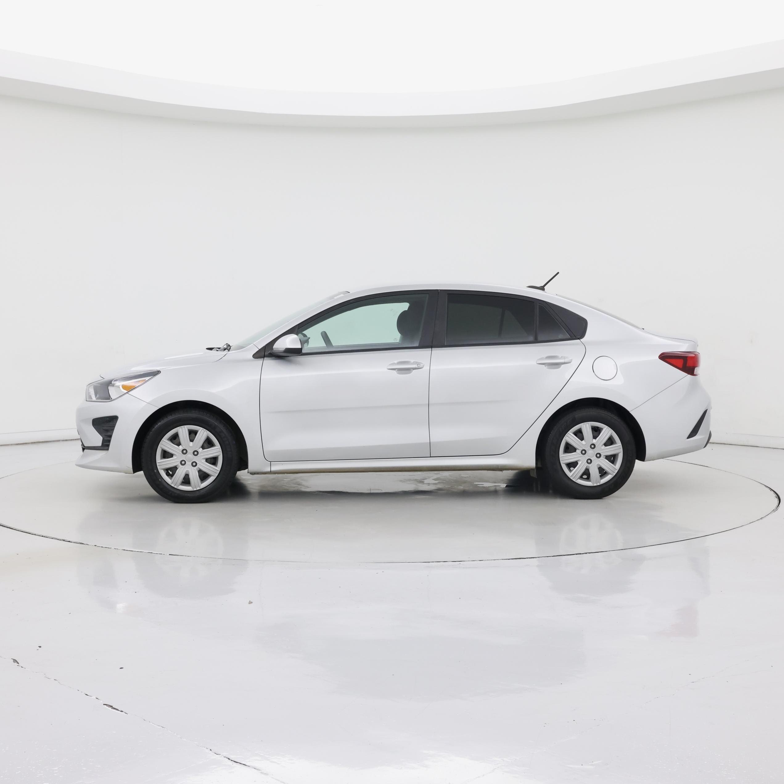 Thumbnail: 2022 Kia Rio - 3