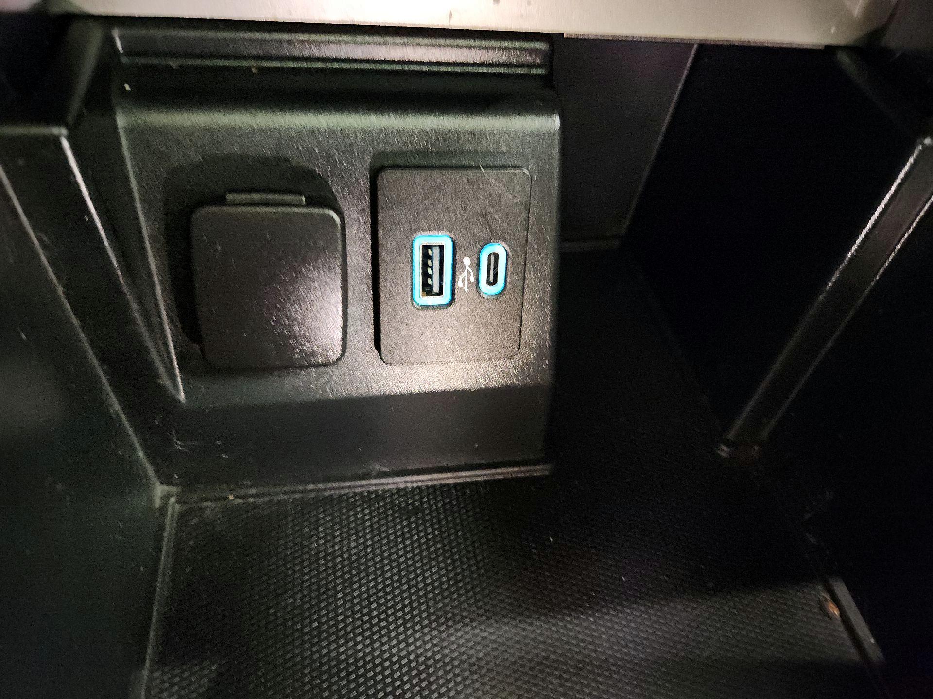 Thumbnail: 2020 Ford Explorer - 19