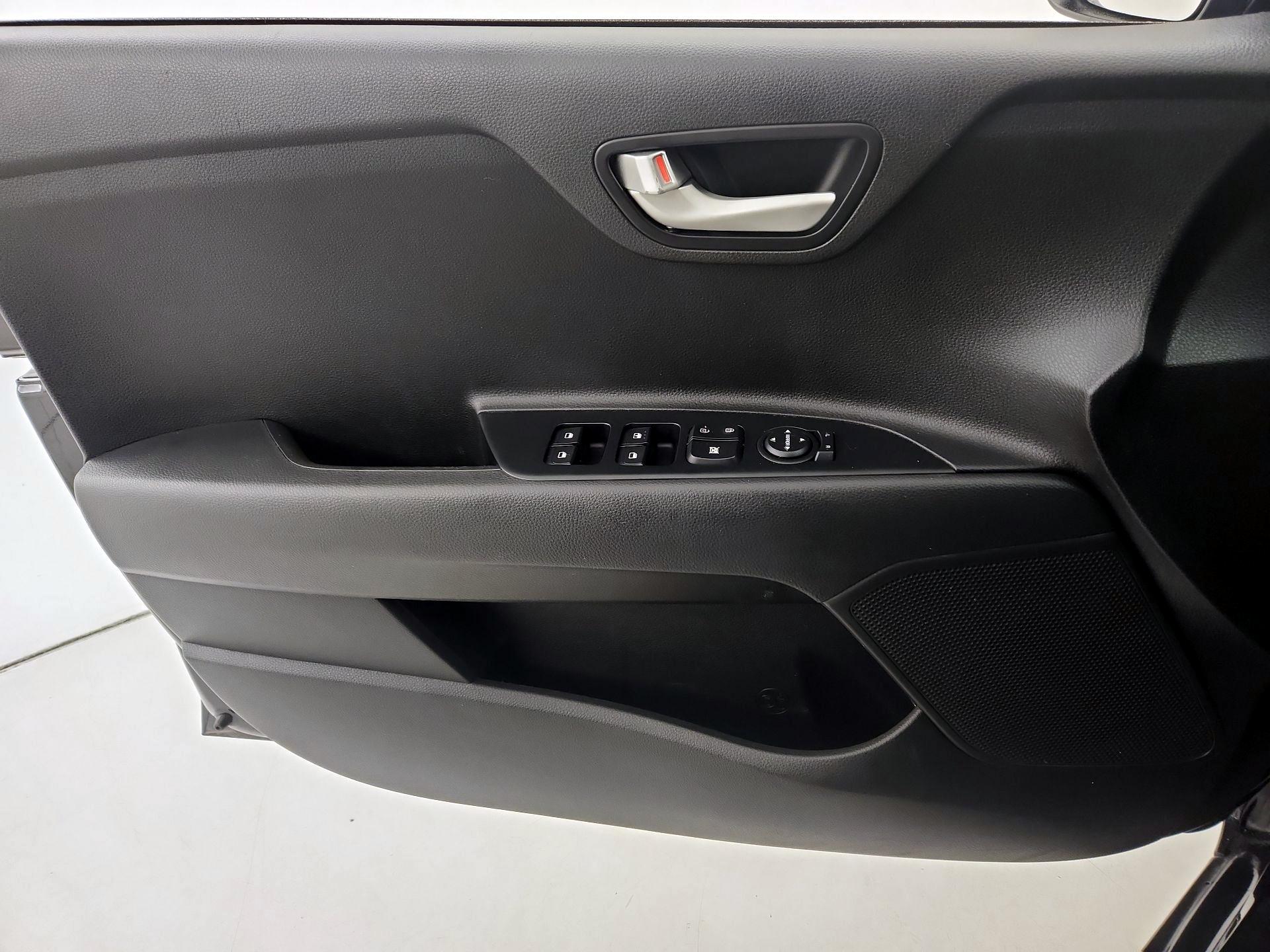 Thumbnail: 2022 Kia Rio - 12