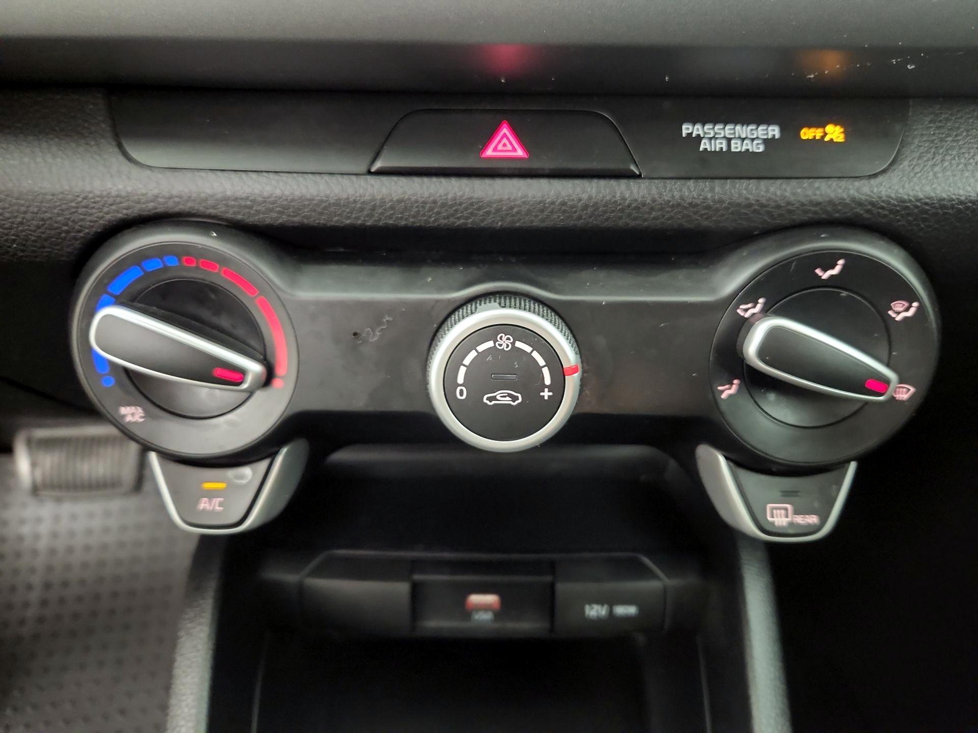 Thumbnail: 2022 Kia Rio - 16