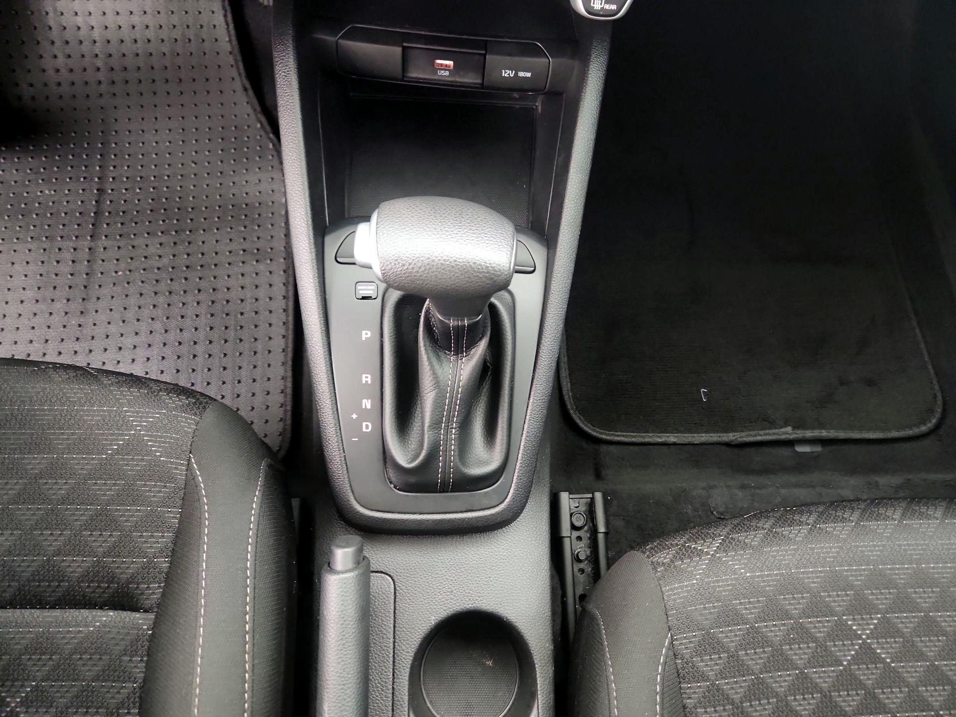 Thumbnail: 2022 Kia Rio - 17