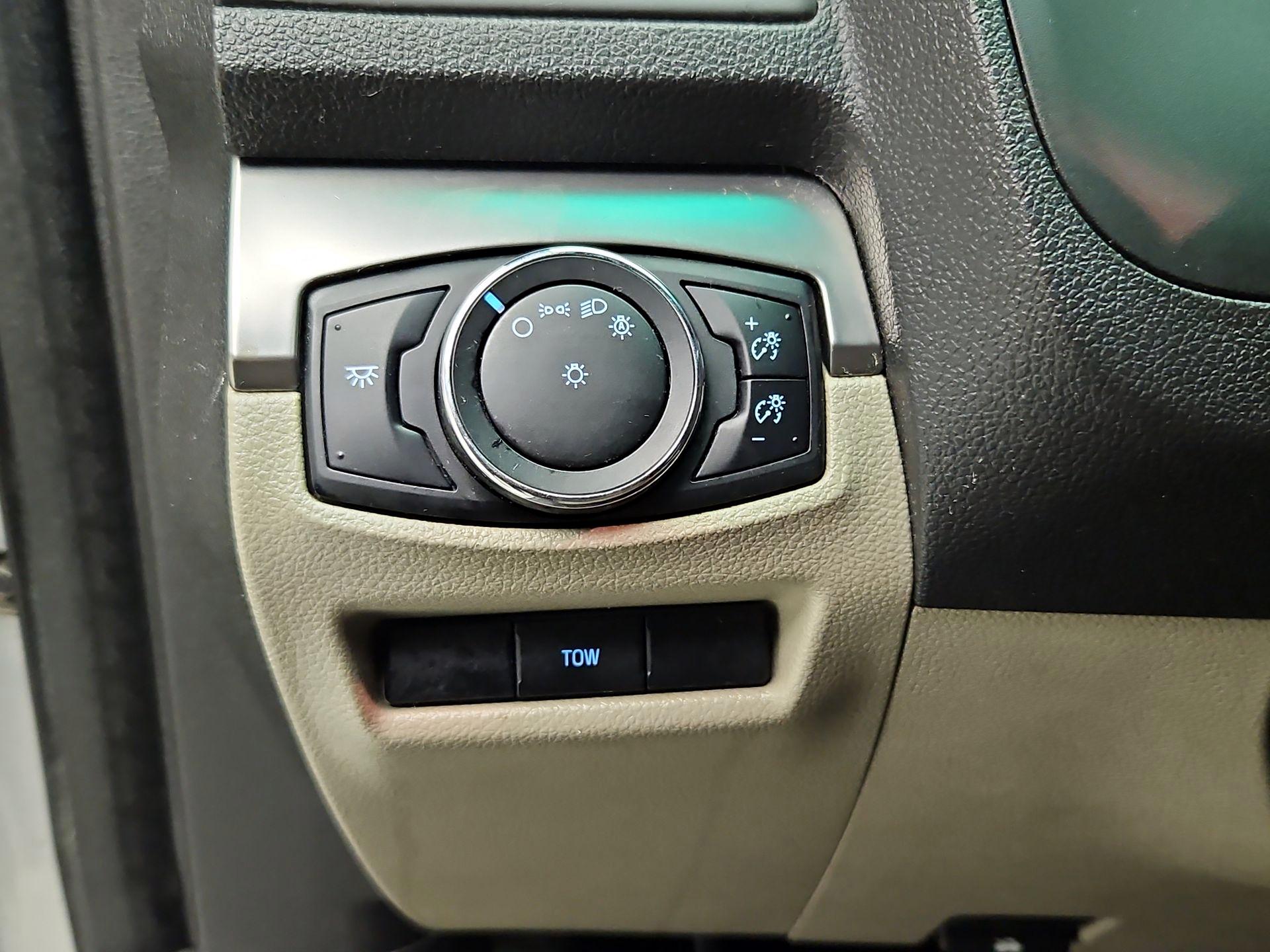 Thumbnail: 2014 Ford Explorer - 13