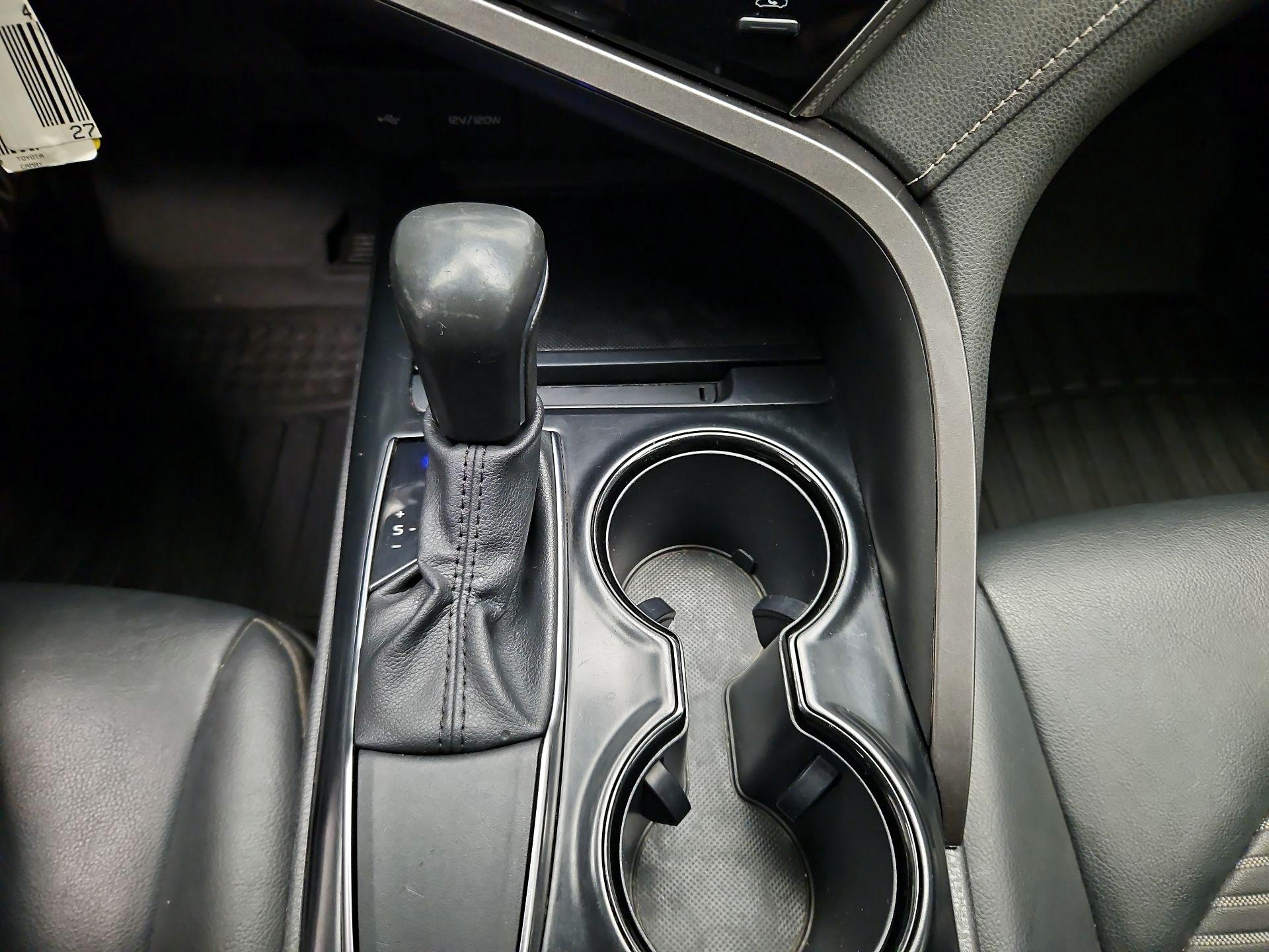 Thumbnail: 2020 Toyota Camry - 17