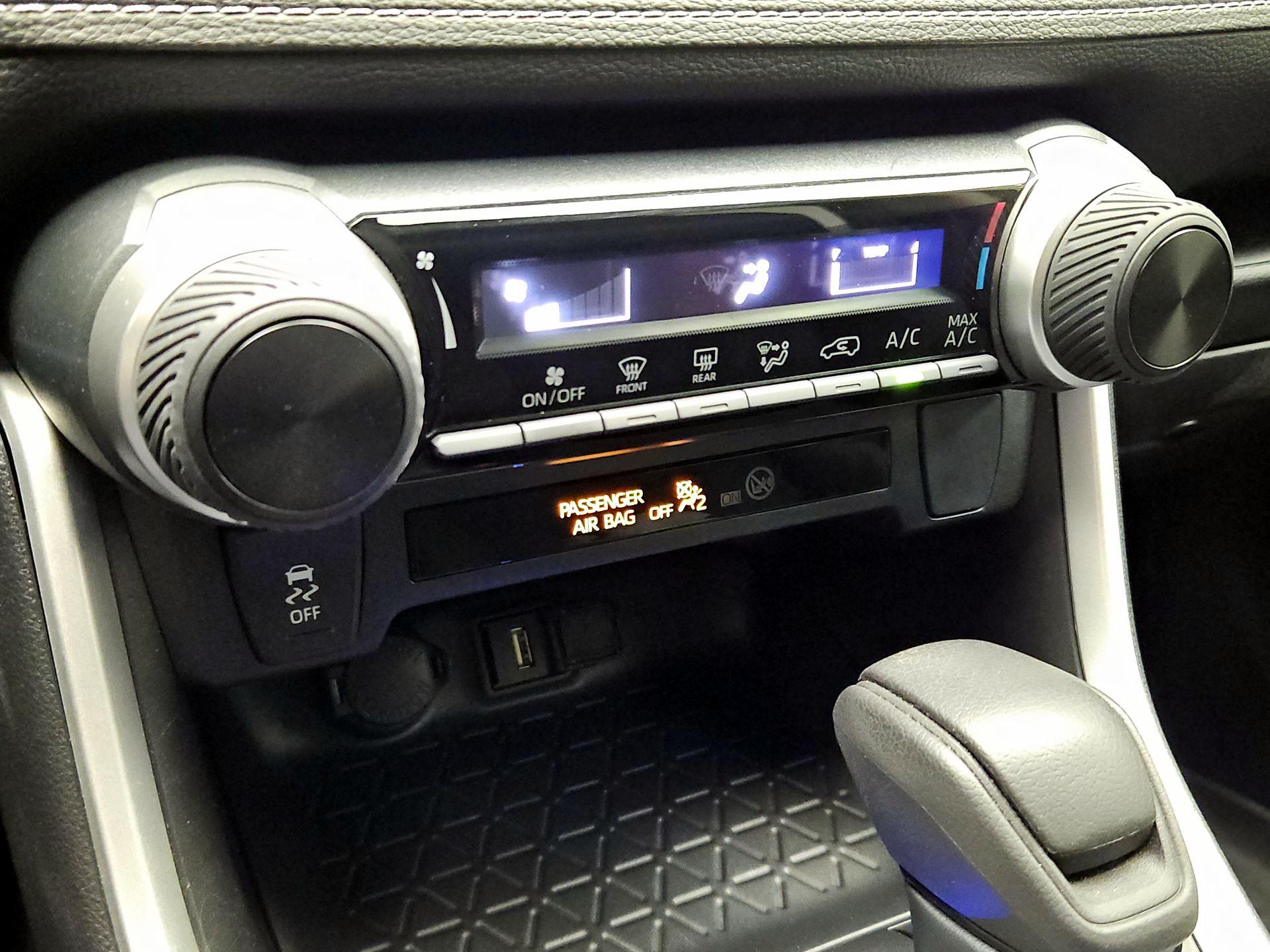 Thumbnail: 2022 Toyota RAV4 - 16