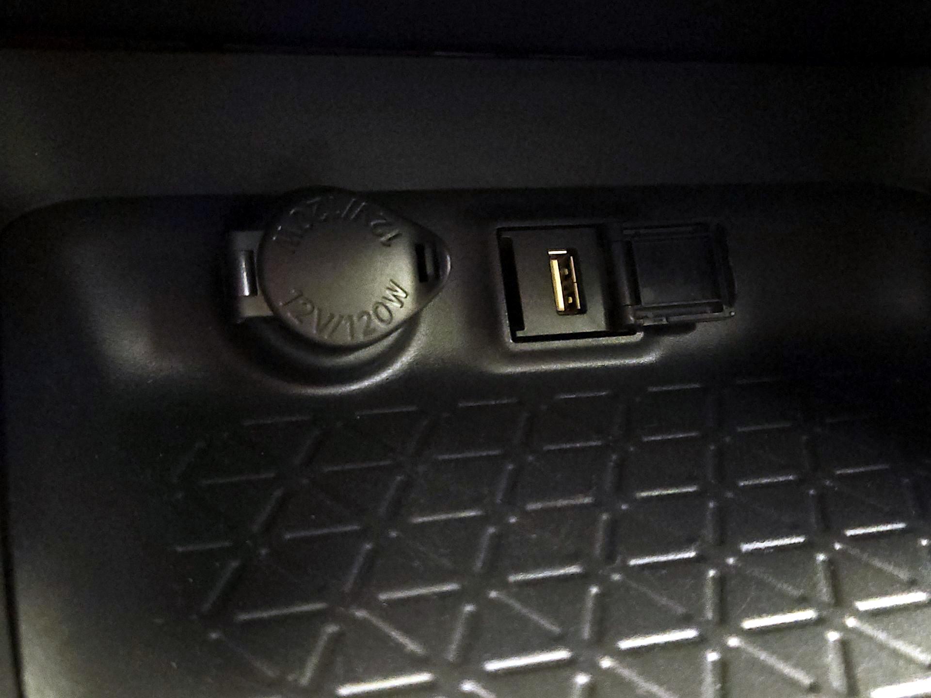 Thumbnail: 2022 Toyota RAV4 - 18