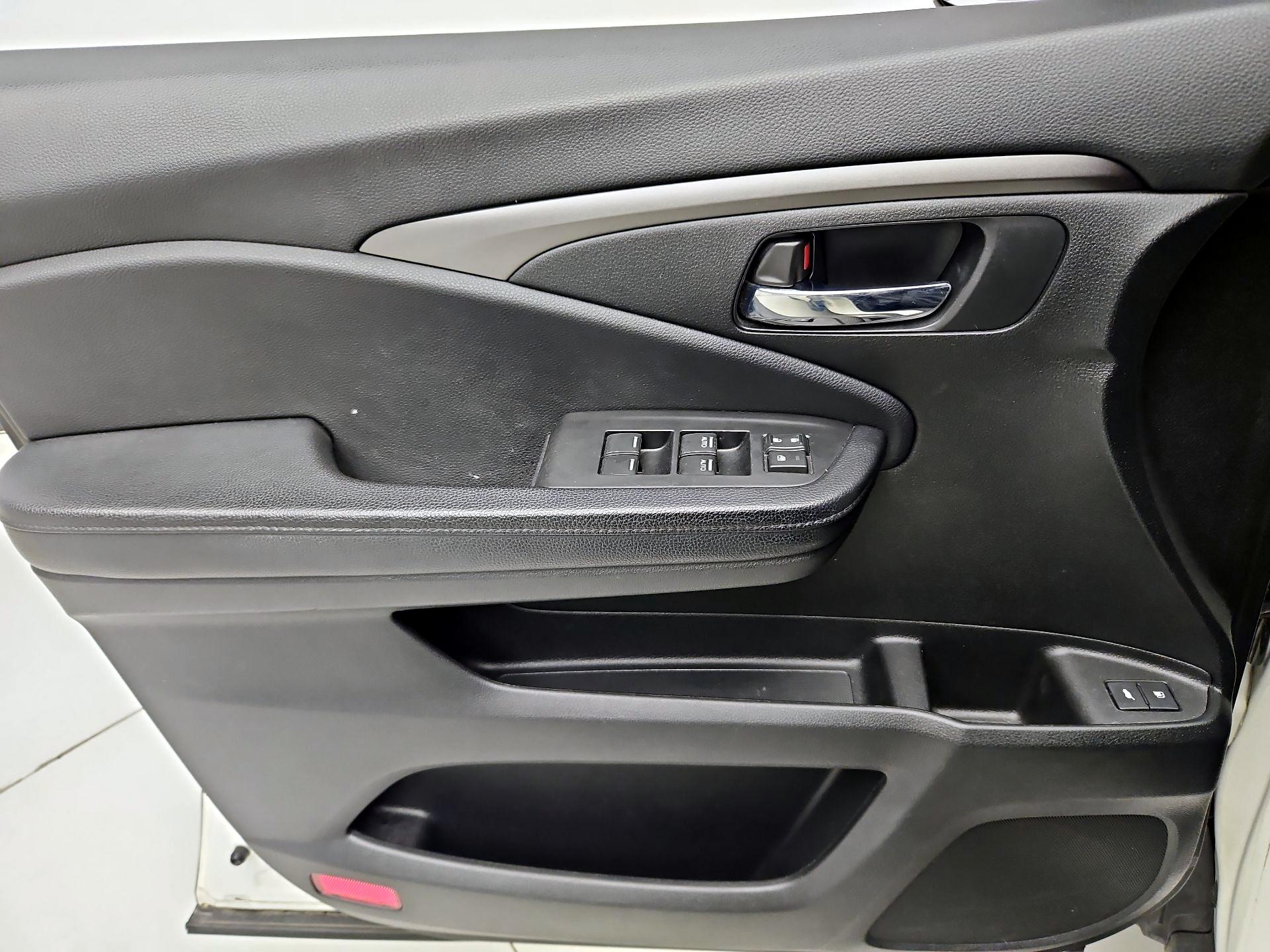 Thumbnail: 2018 Honda Pilot - 12