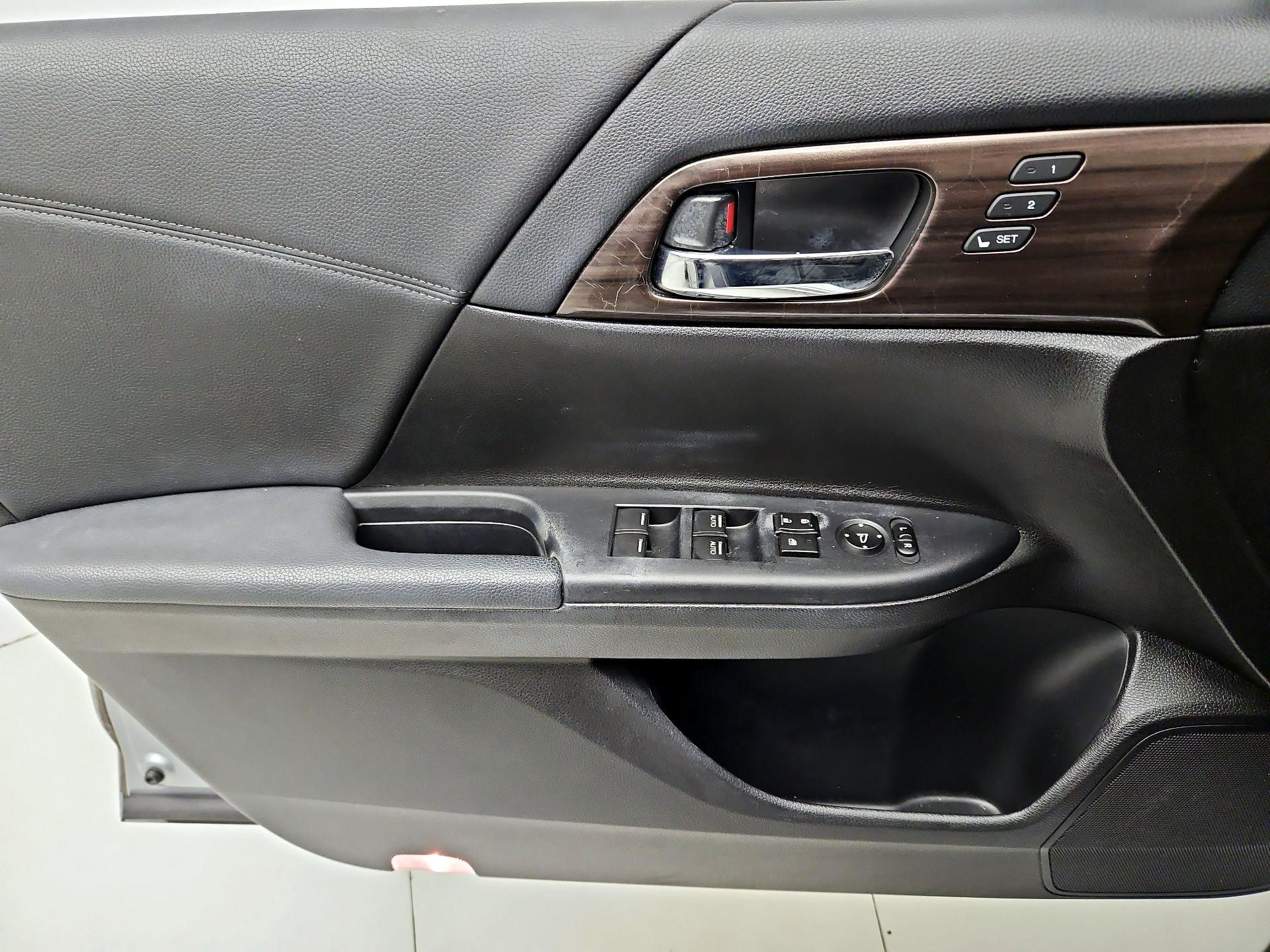 Thumbnail: 2017 Honda Accord - 12