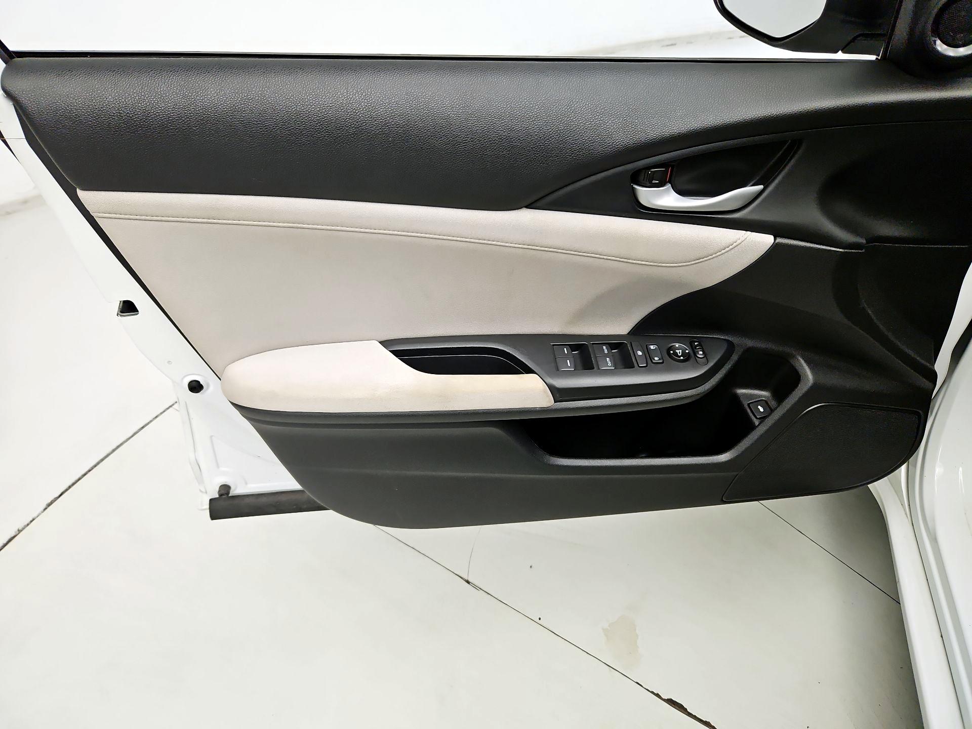 Thumbnail: 2021 Honda Insight - 12