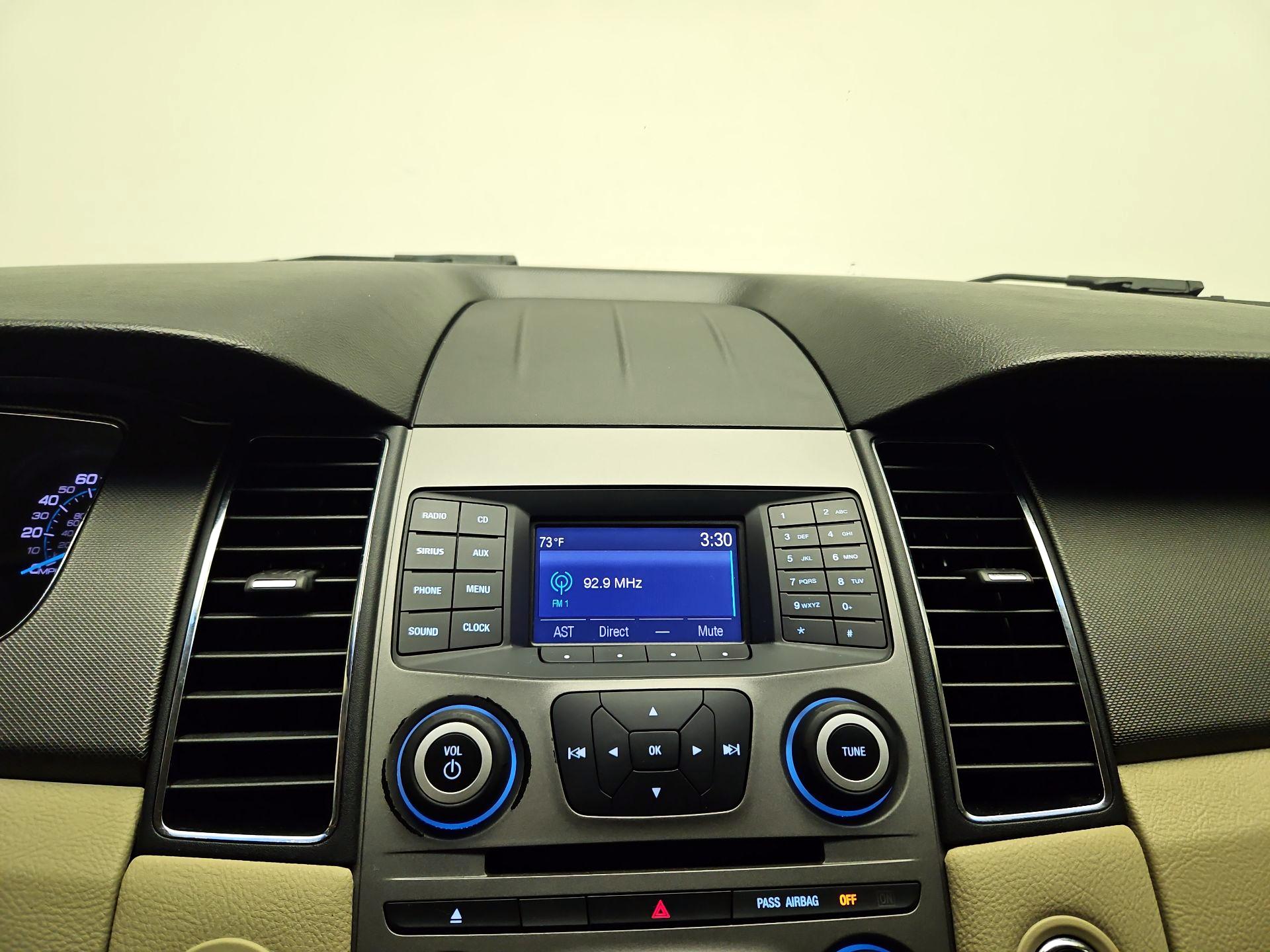 Thumbnail: 2016 Ford Taurus - 14