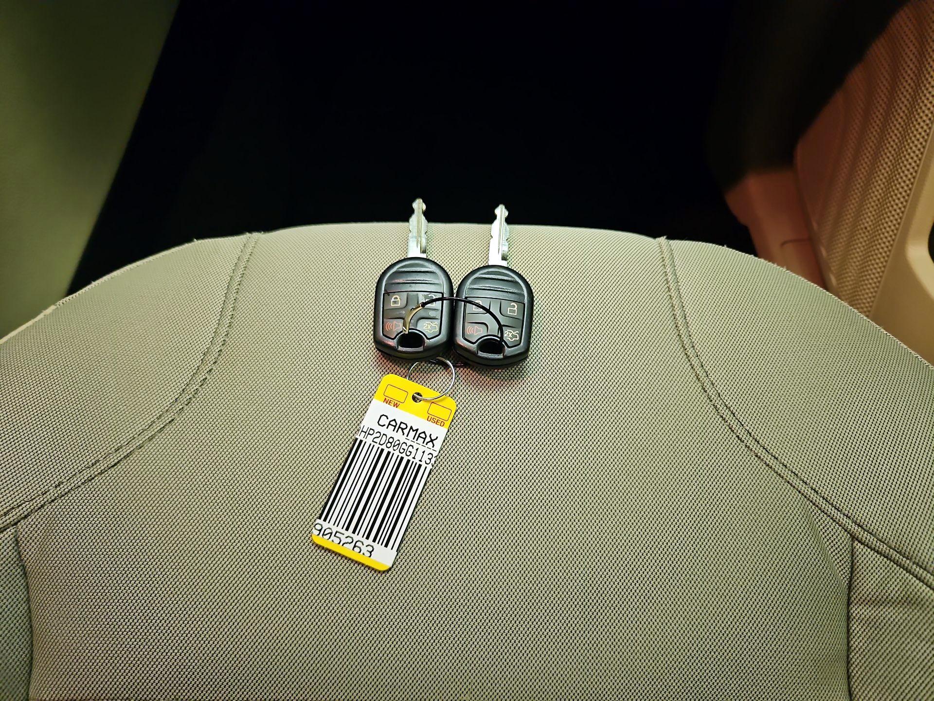 Thumbnail: 2016 Ford Taurus - 20