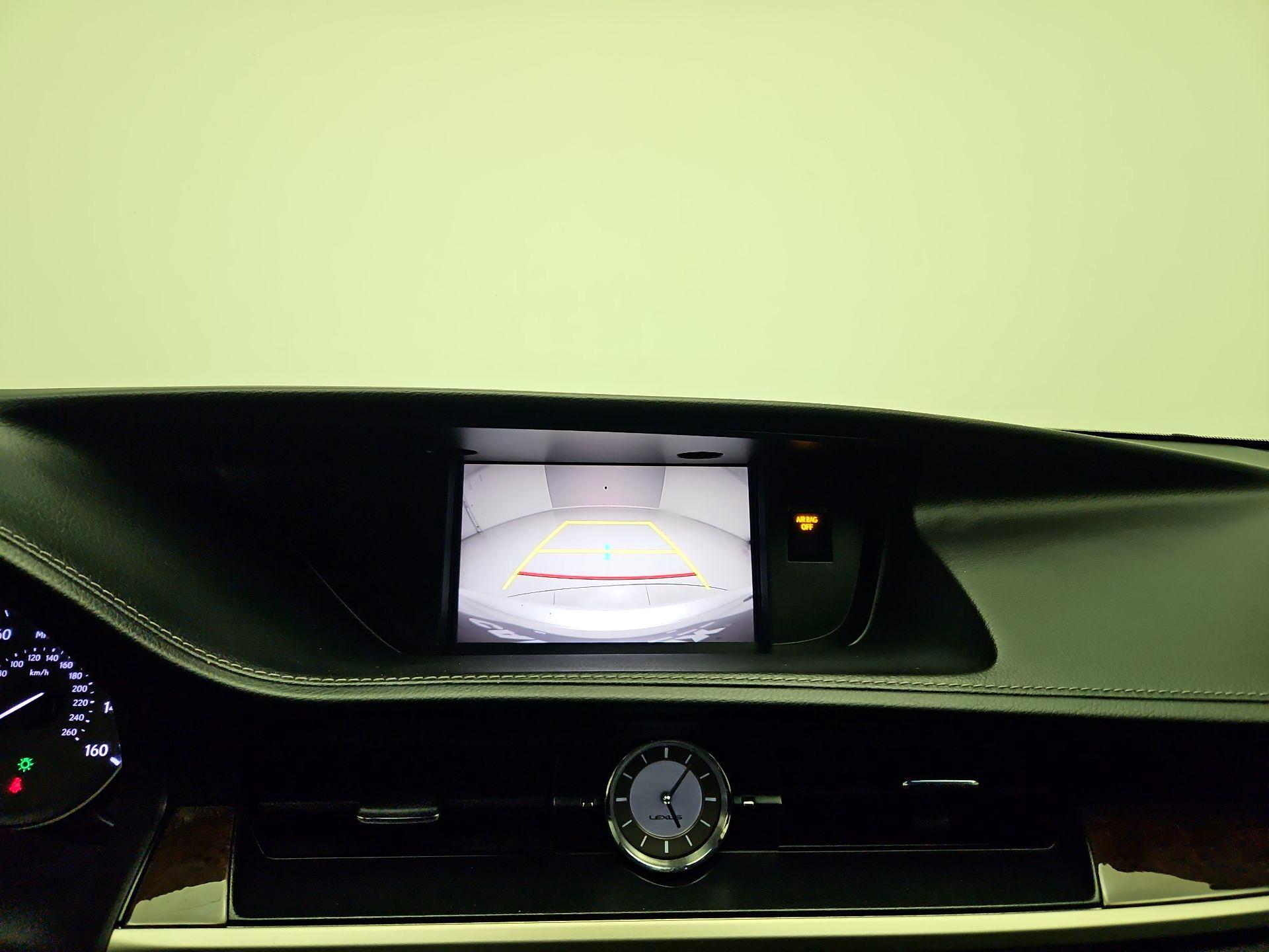 Thumbnail: 2018 Lexus ES - 13