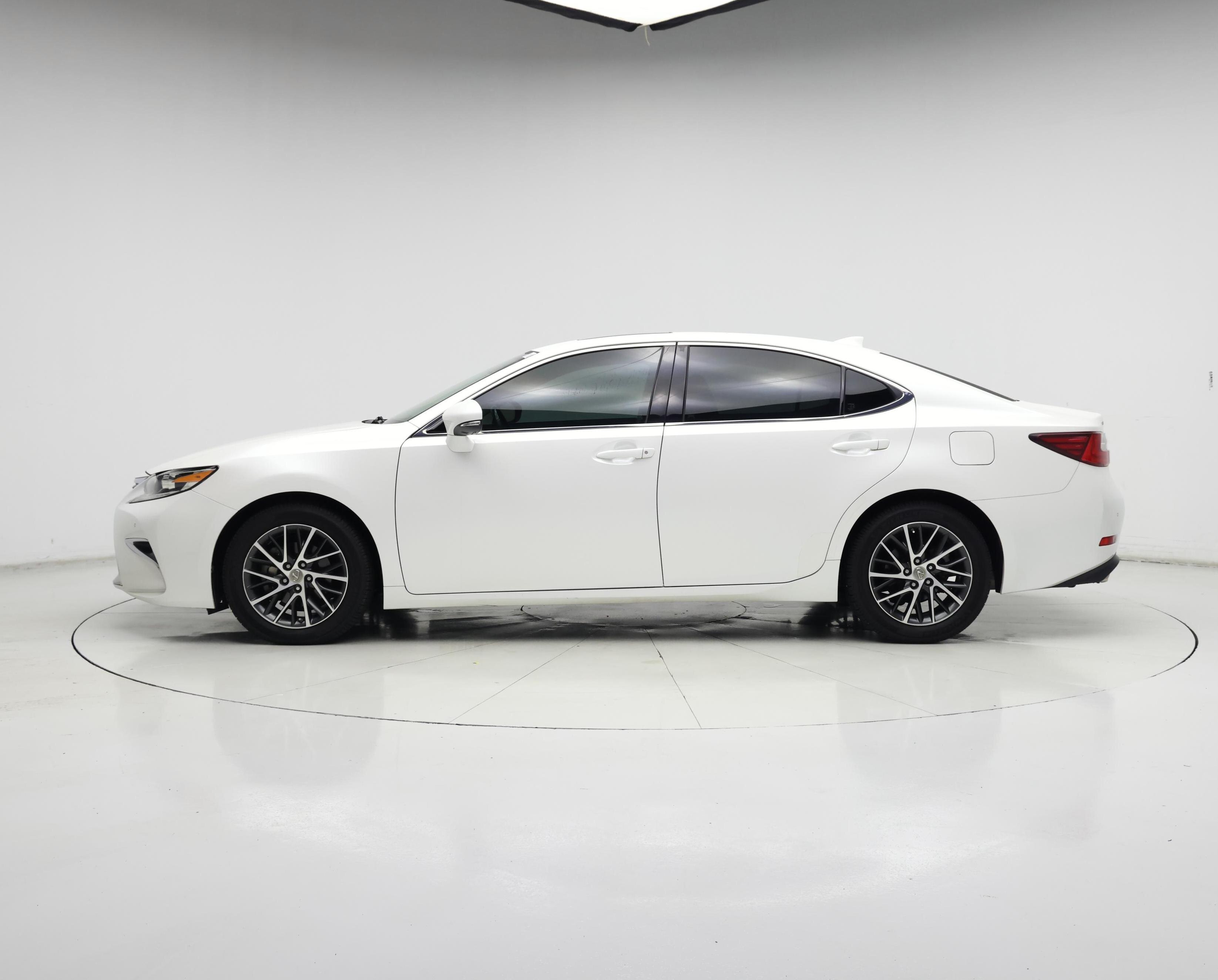 Thumbnail: 2018 Lexus ES - 3