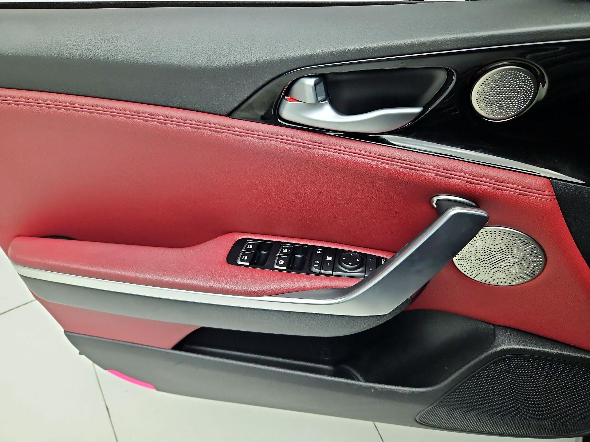 Thumbnail: 2022 Kia Stinger - 12