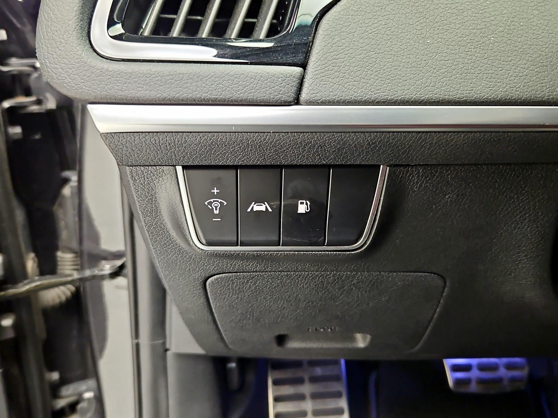 Thumbnail: 2022 Kia Stinger - 13