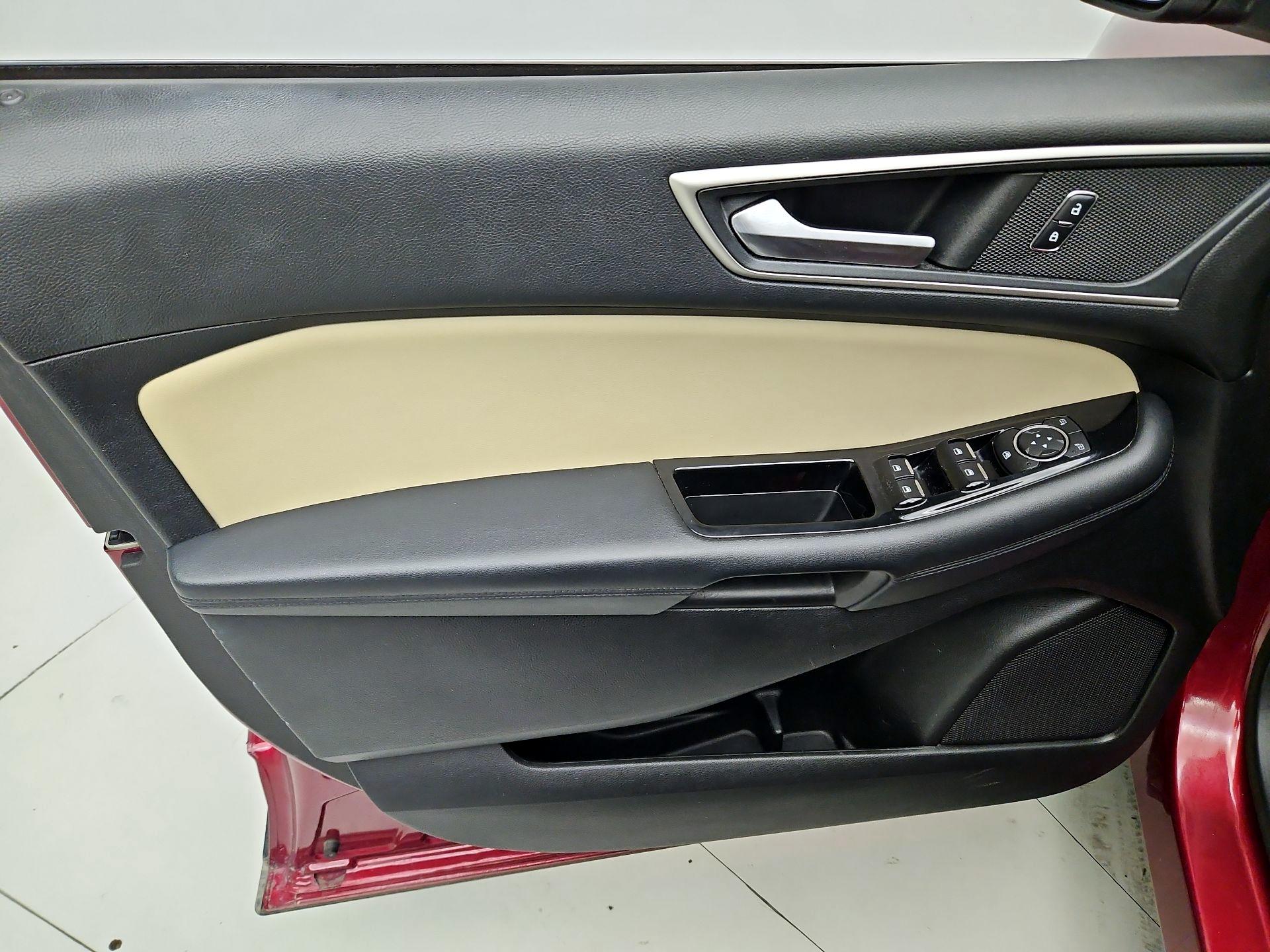 Thumbnail: 2018 Ford Edge - 12