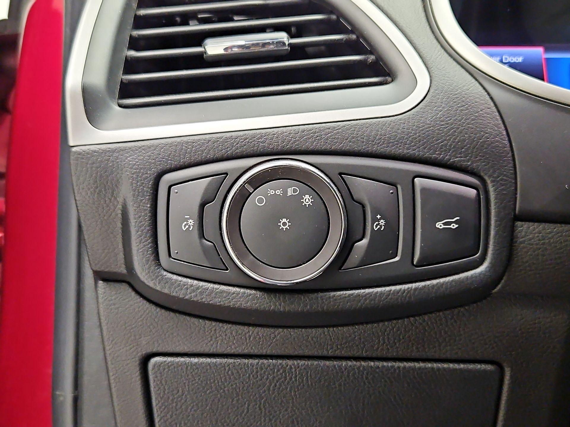 Thumbnail: 2018 Ford Edge - 13