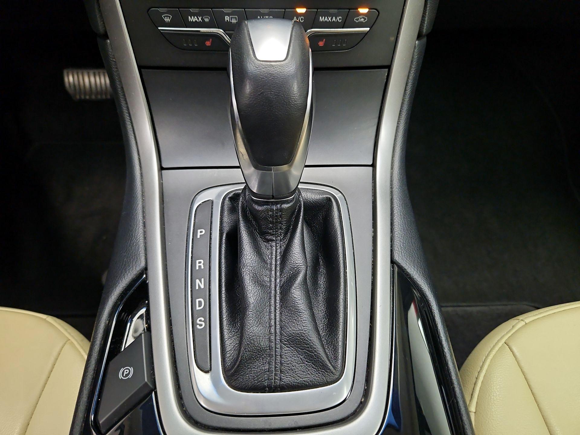 Thumbnail: 2018 Ford Edge - 18