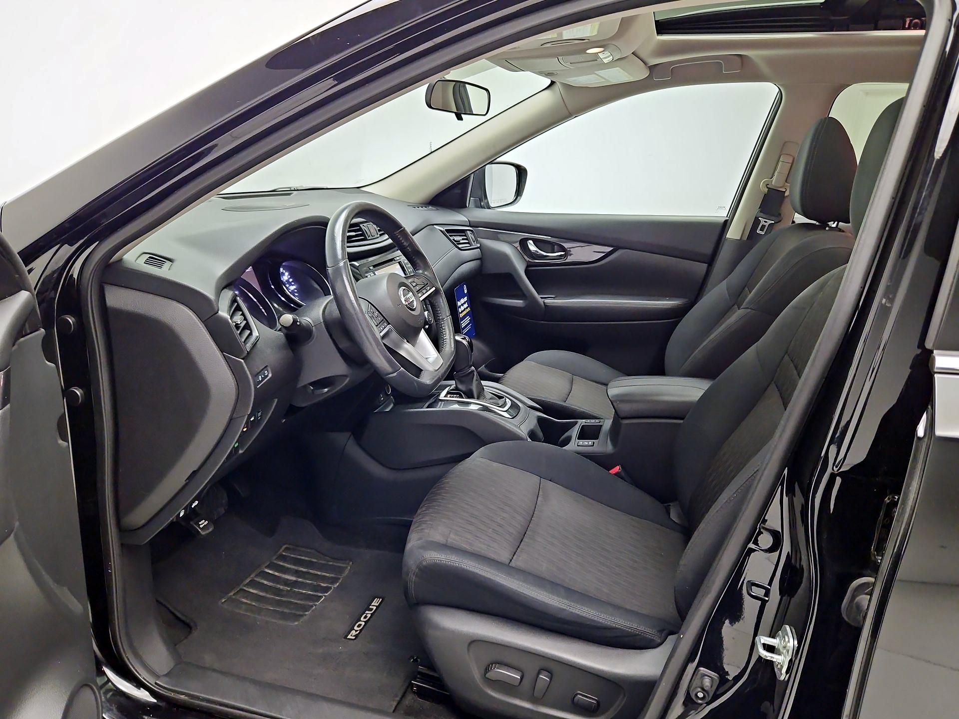 Thumbnail: 2017 Nissan Rogue - 11