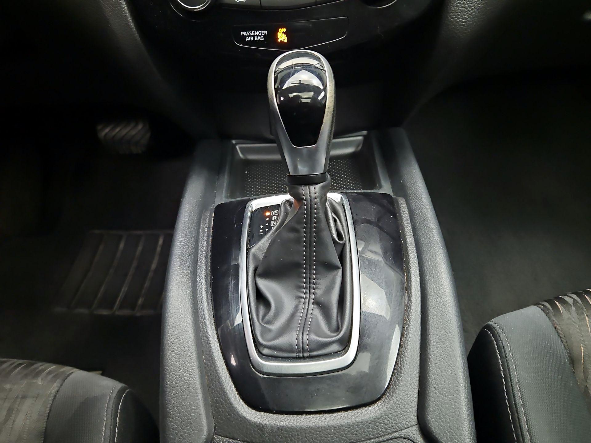 Thumbnail: 2017 Nissan Rogue - 18