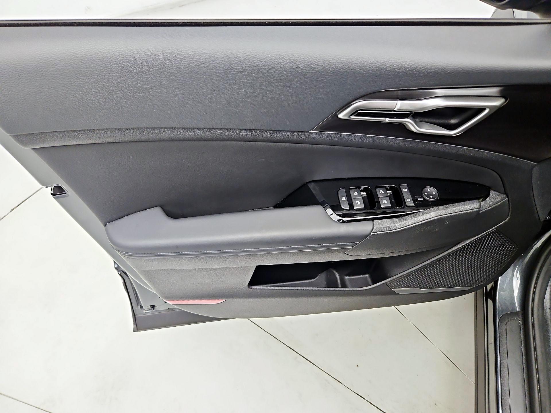 Thumbnail: 2025 Kia Sportage - 12