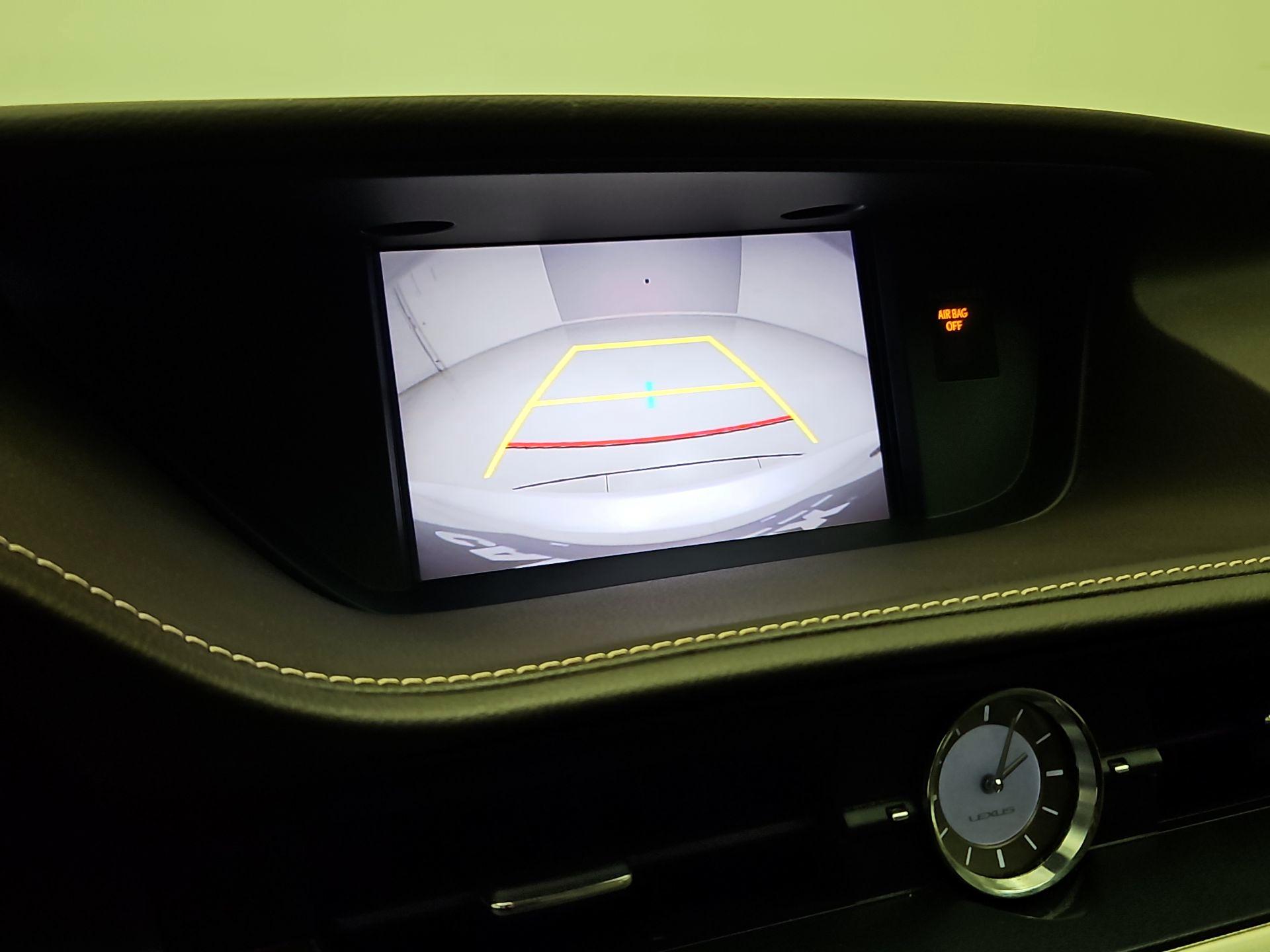 Thumbnail: 2018 Lexus ES - 15