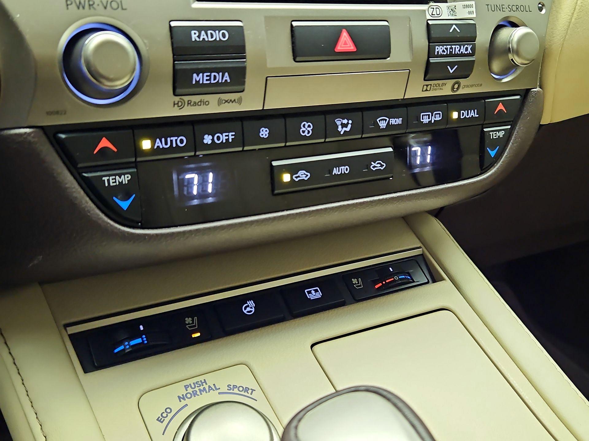 Thumbnail: 2018 Lexus ES - 17