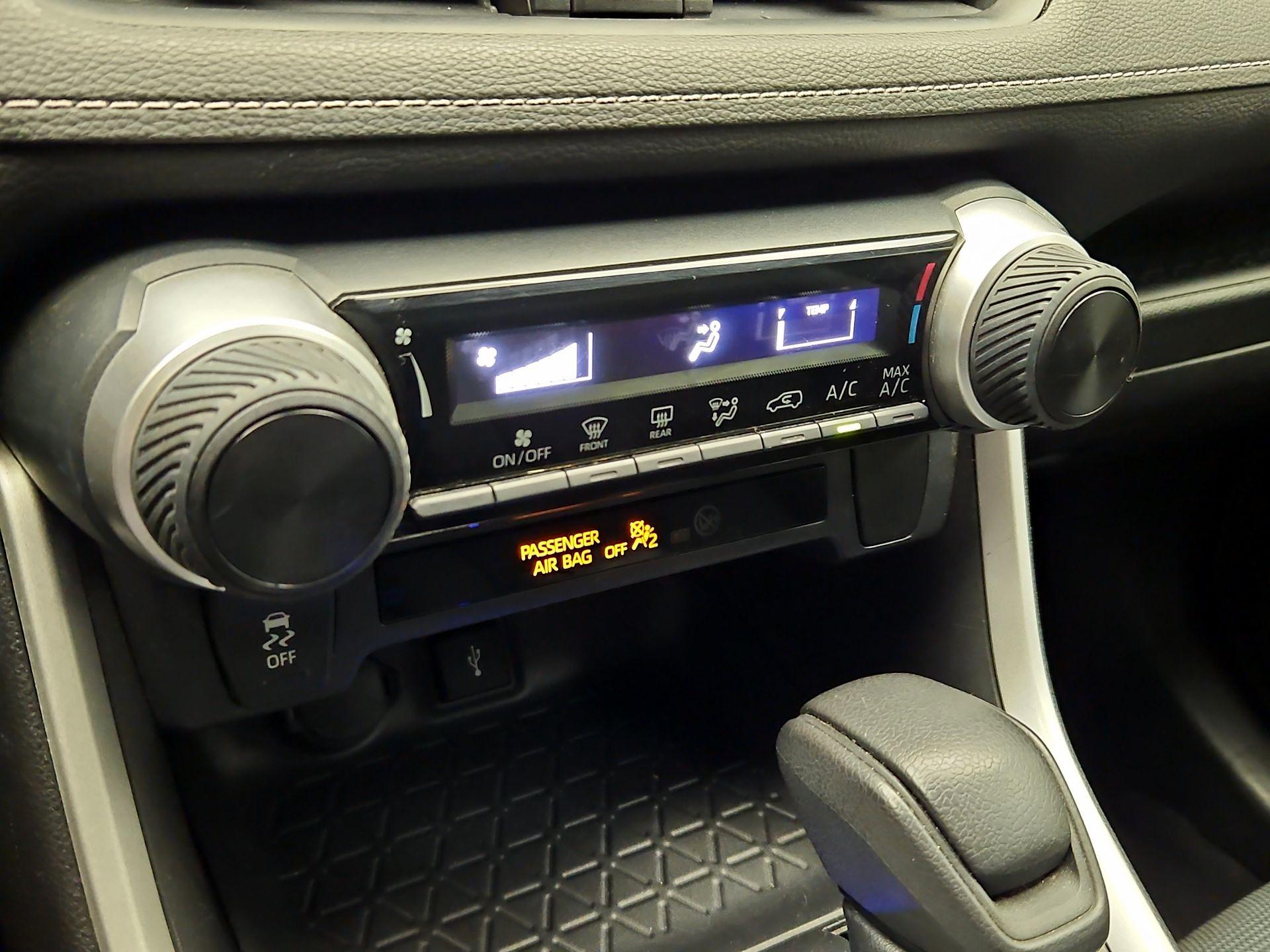 Thumbnail: 2020 Toyota RAV4 - 16