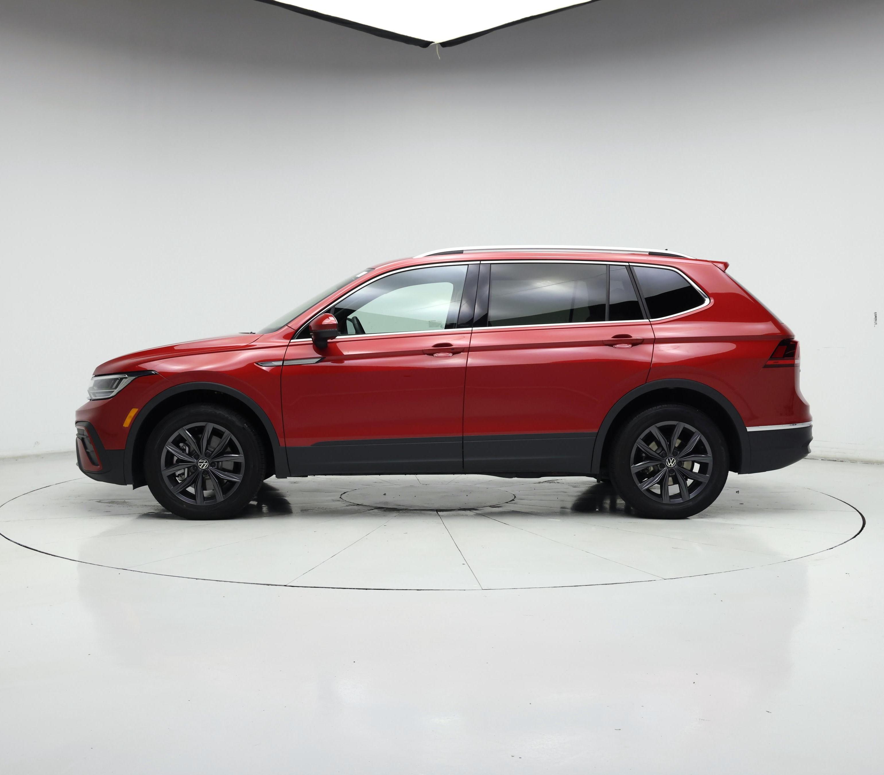 Thumbnail: 2023 Volkswagen Tiguan - 3