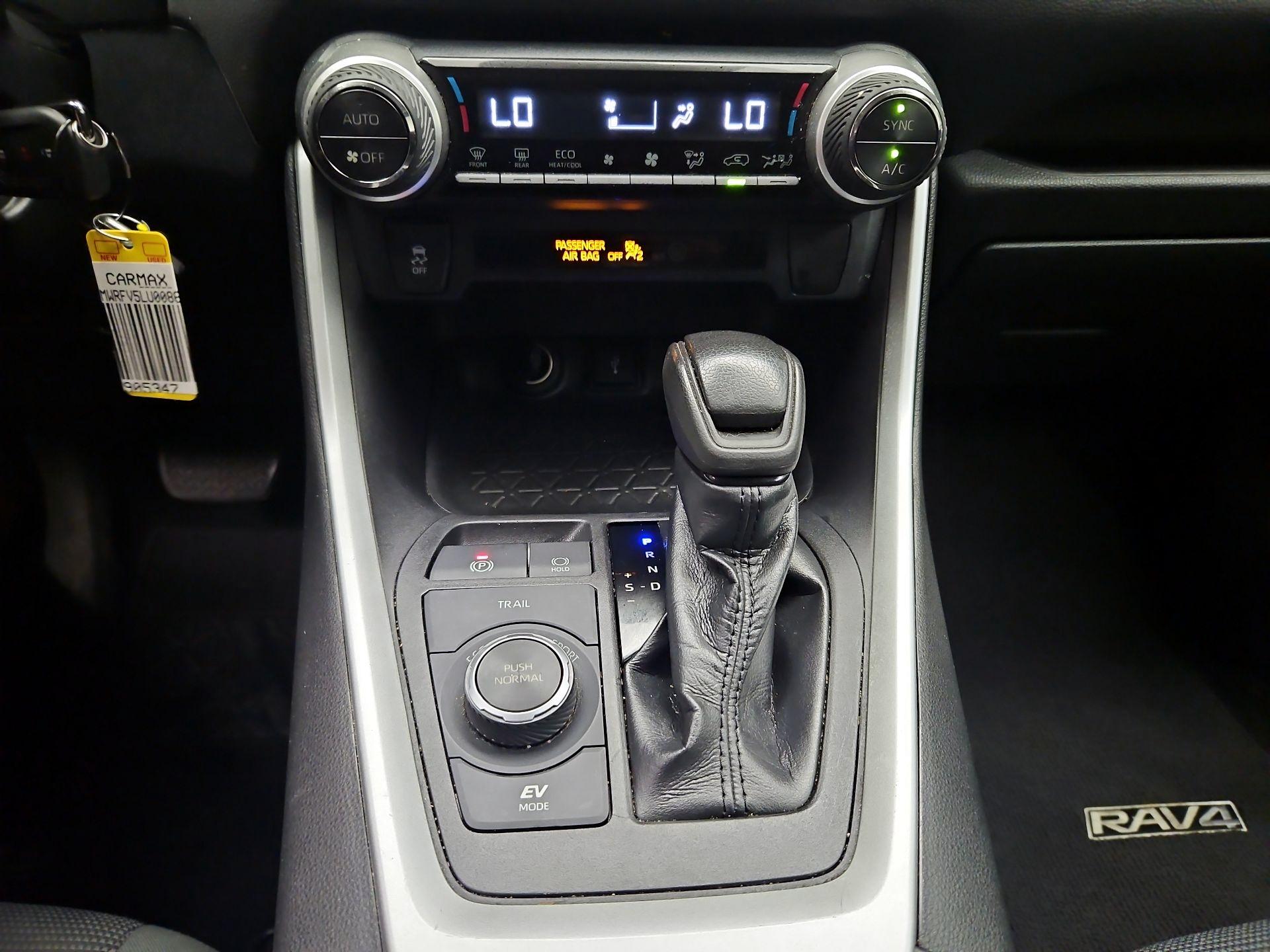 Thumbnail: 2020 Toyota RAV4 - 16