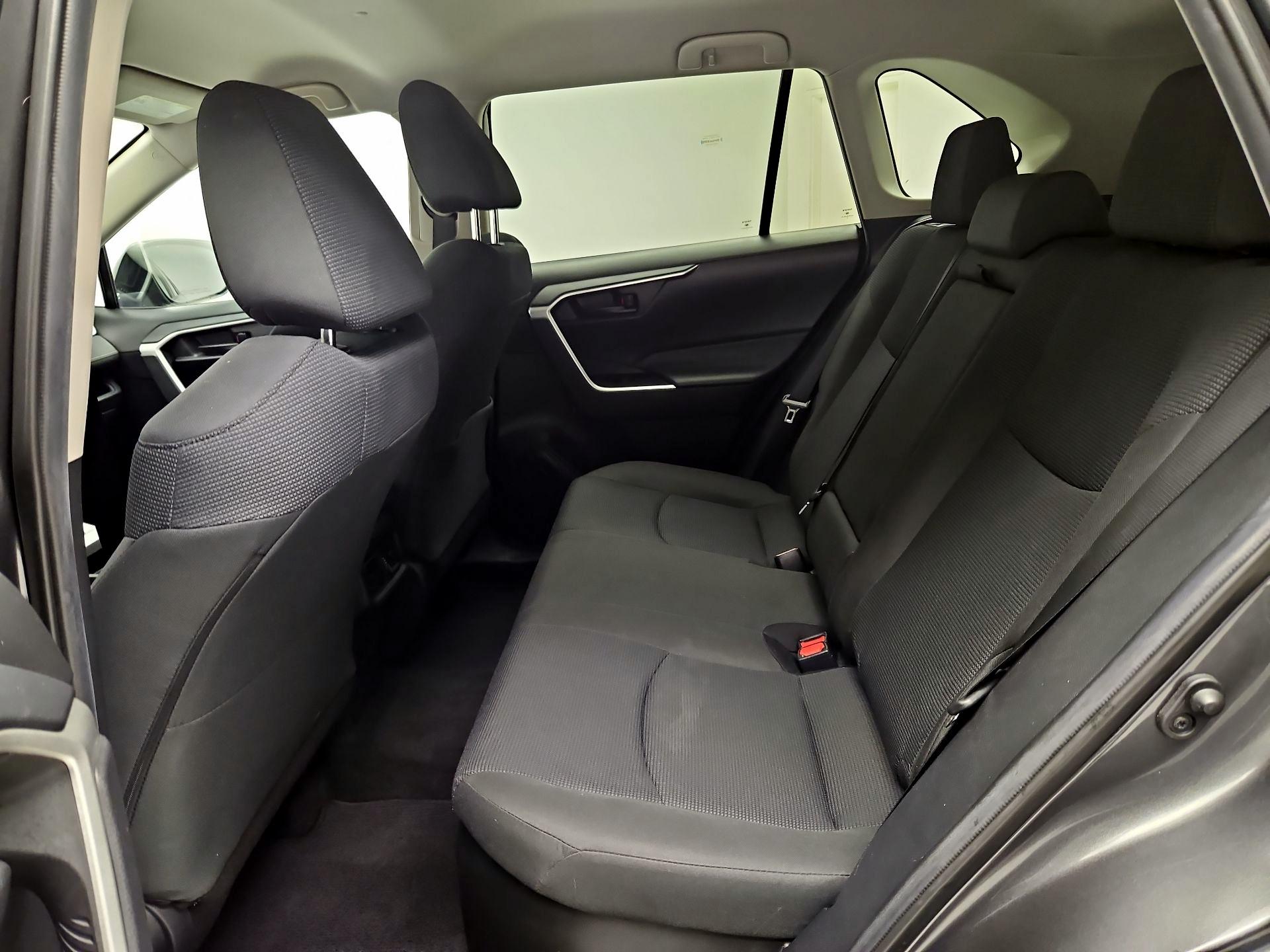 Thumbnail: 2020 Toyota RAV4 - 17