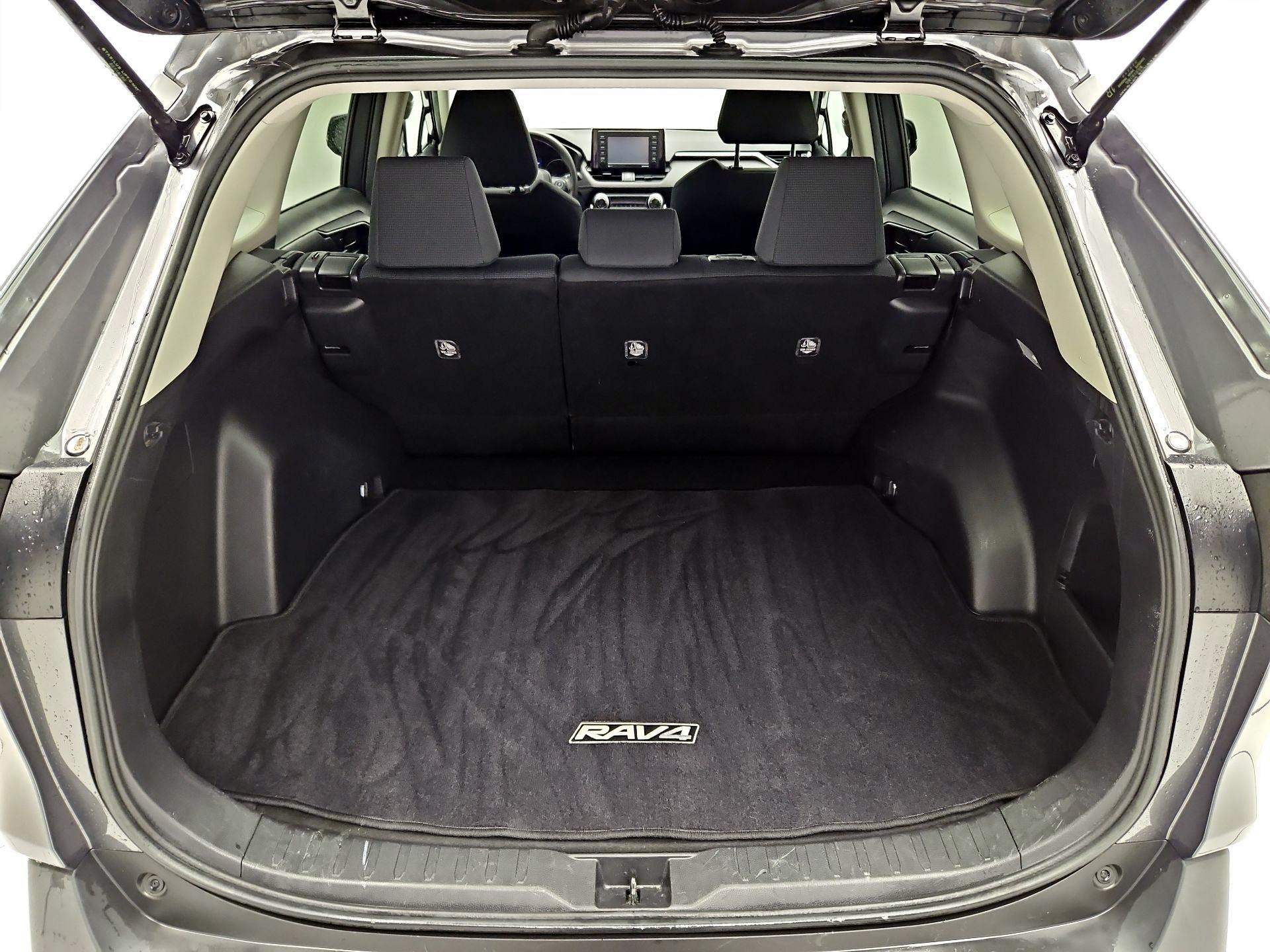 Thumbnail: 2020 Toyota RAV4 - 18