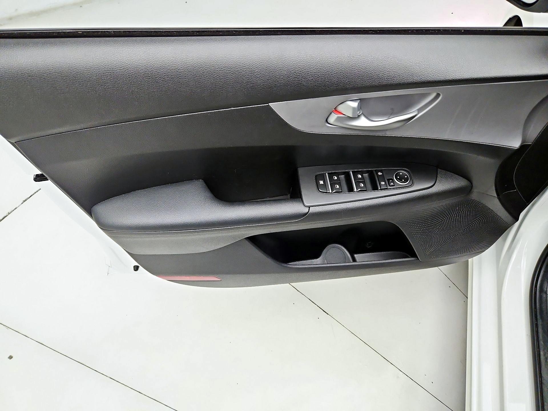 Thumbnail: 2024 Kia Forte - 12