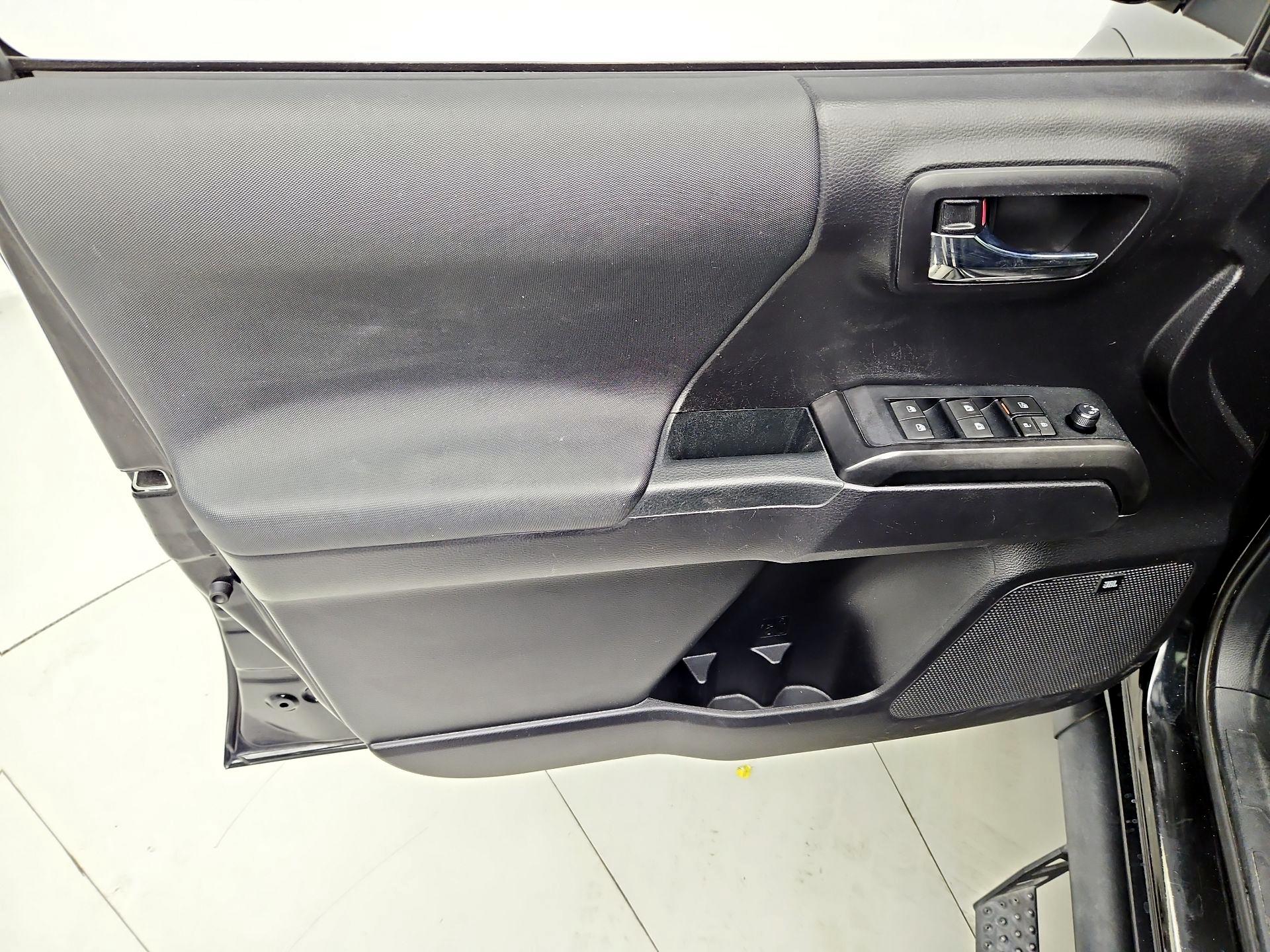 Thumbnail: 2021 Toyota Tacoma - 12