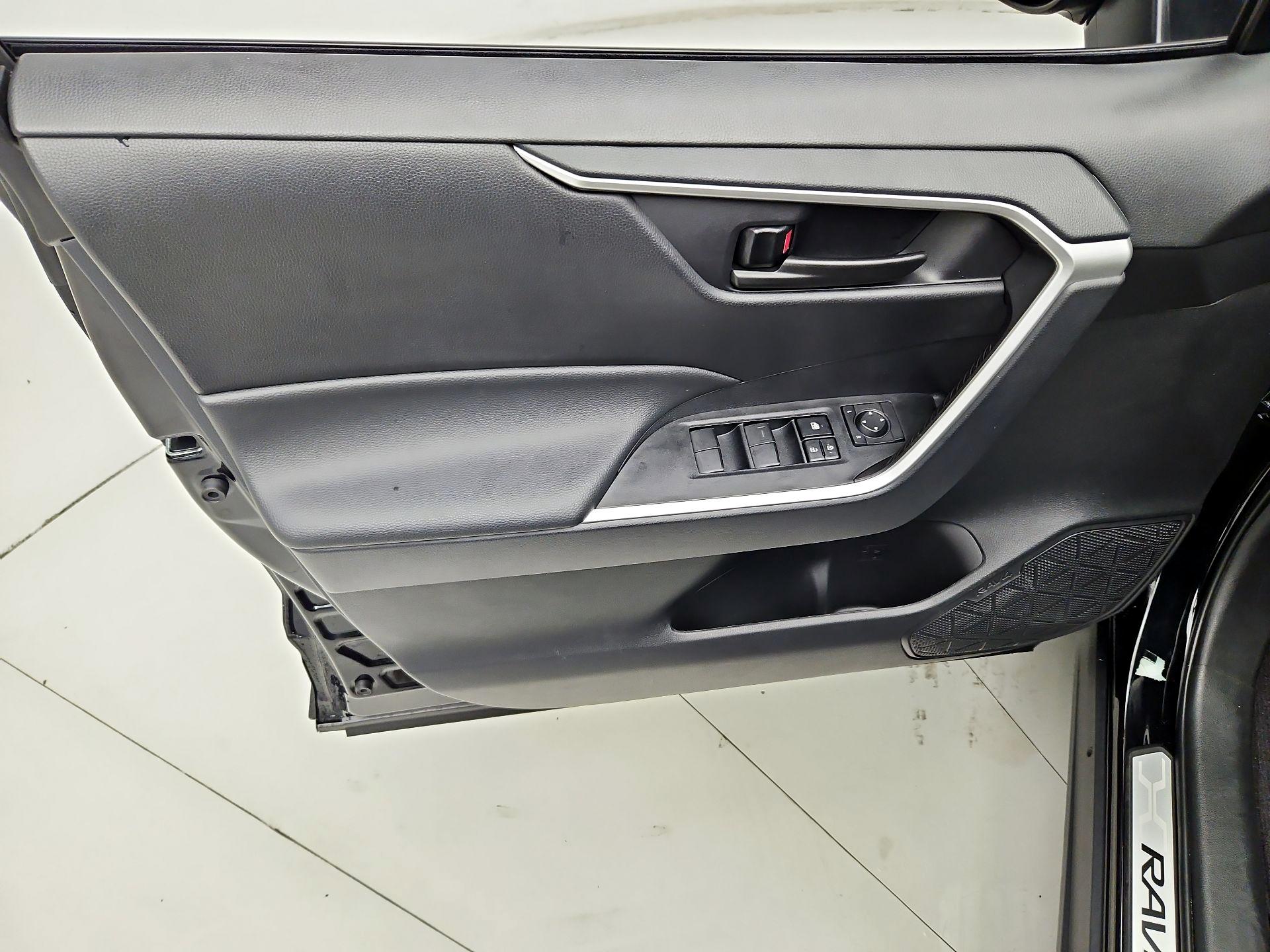 Thumbnail: 2024 Toyota RAV4 - 12